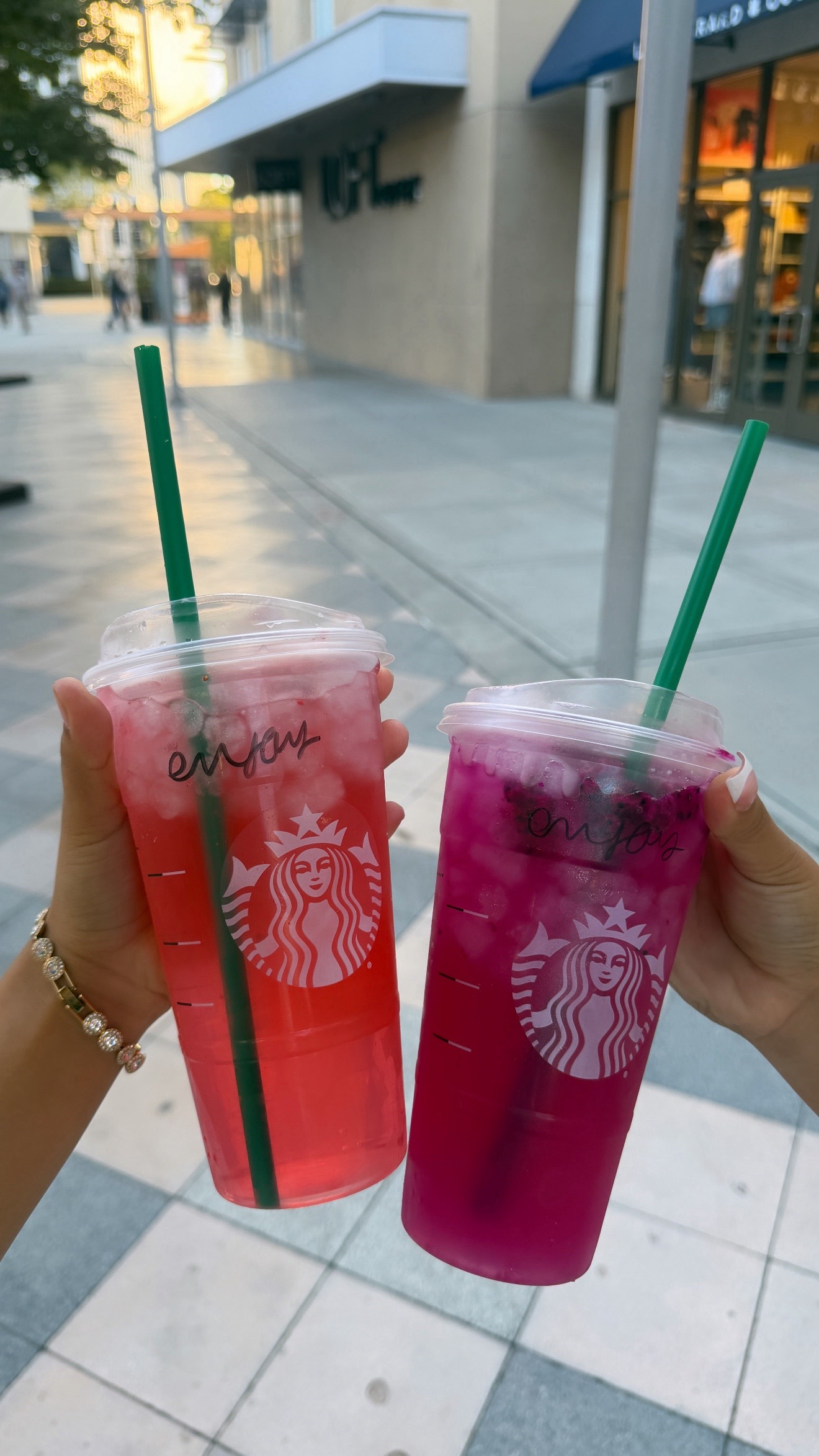 @𝐚𝐧𝐚𝐡𝐢𝐢