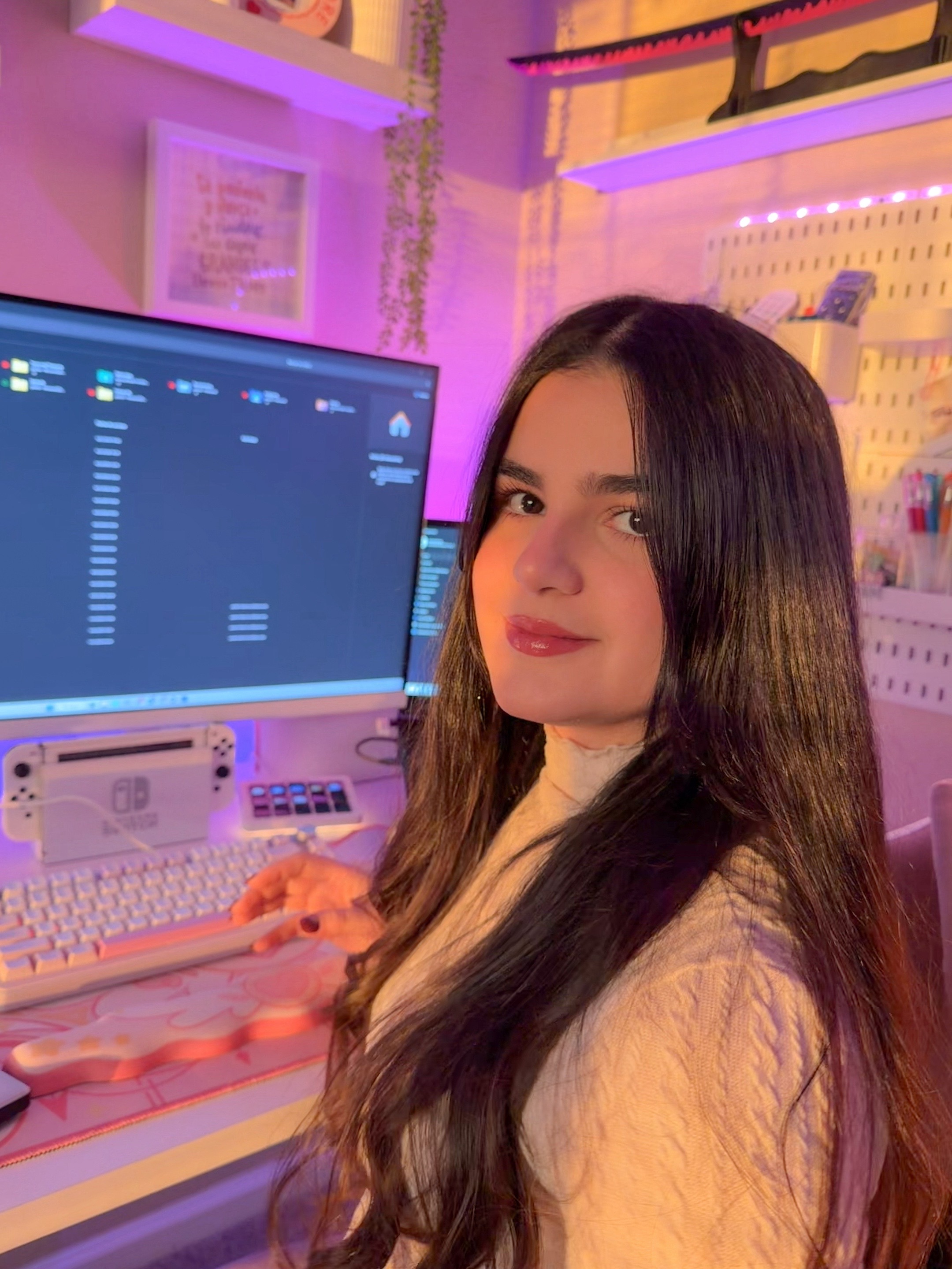 @Paola | Cozy Desk Setup