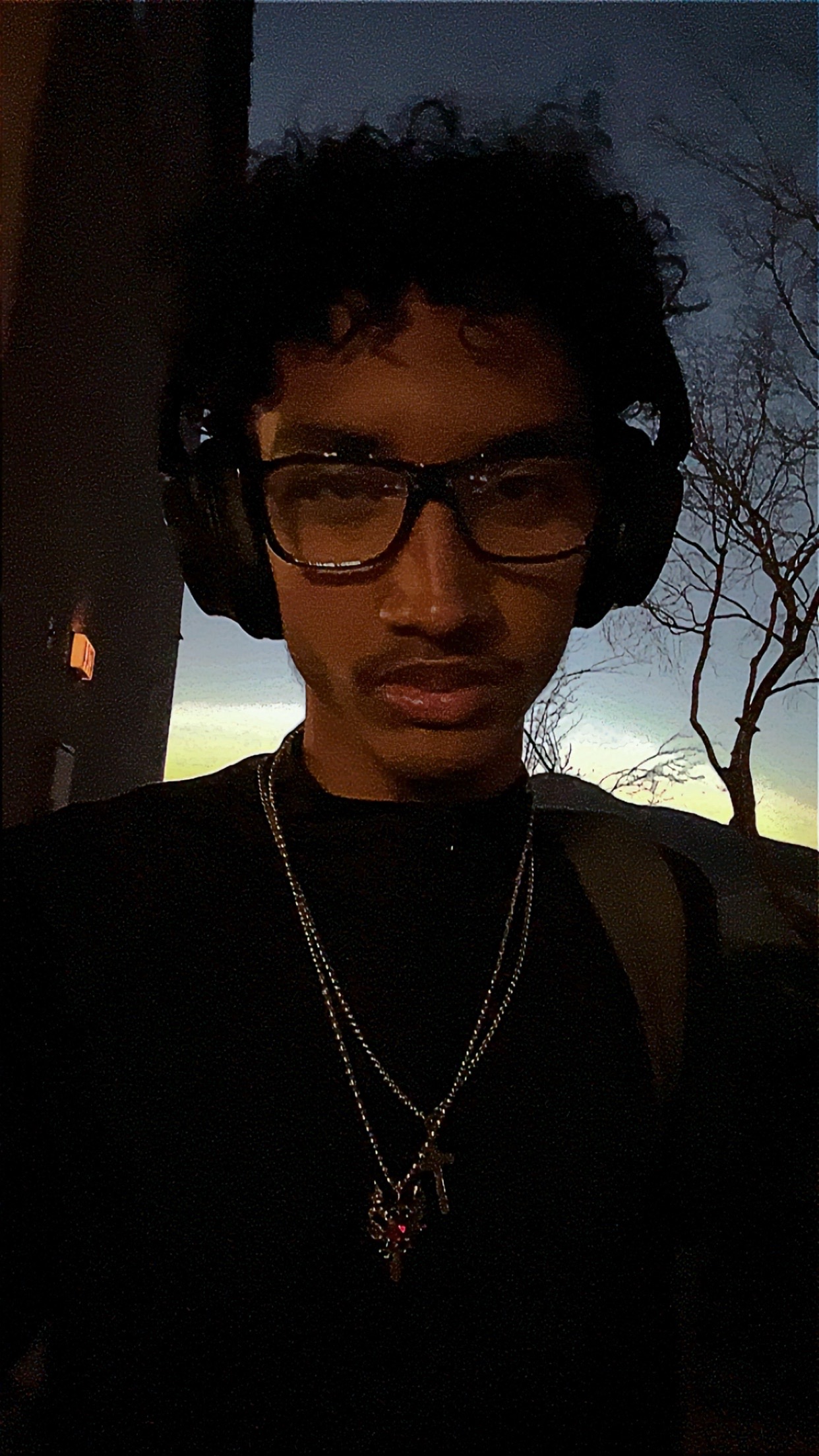 @𖣂