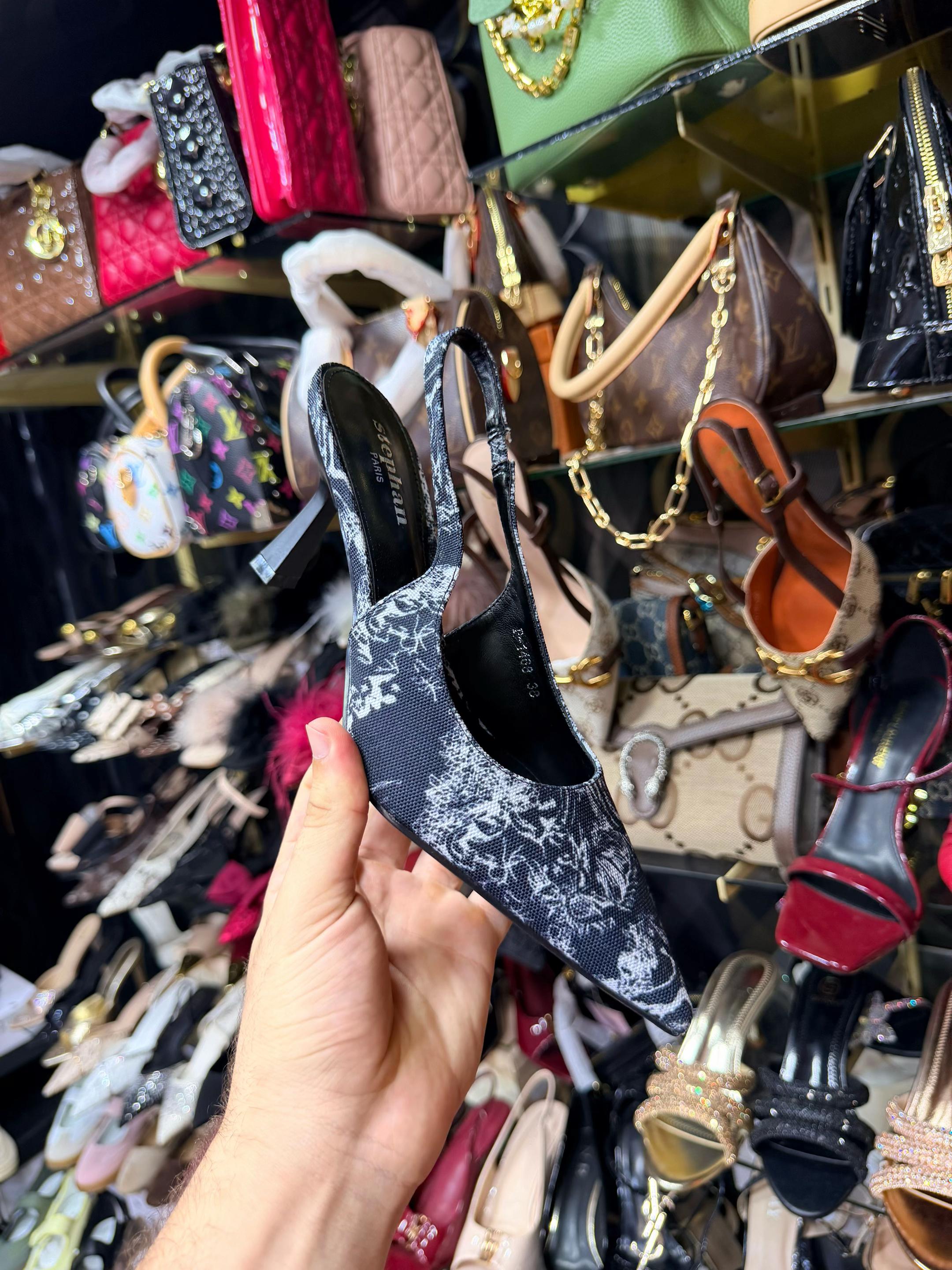 @SHOES AVENUE