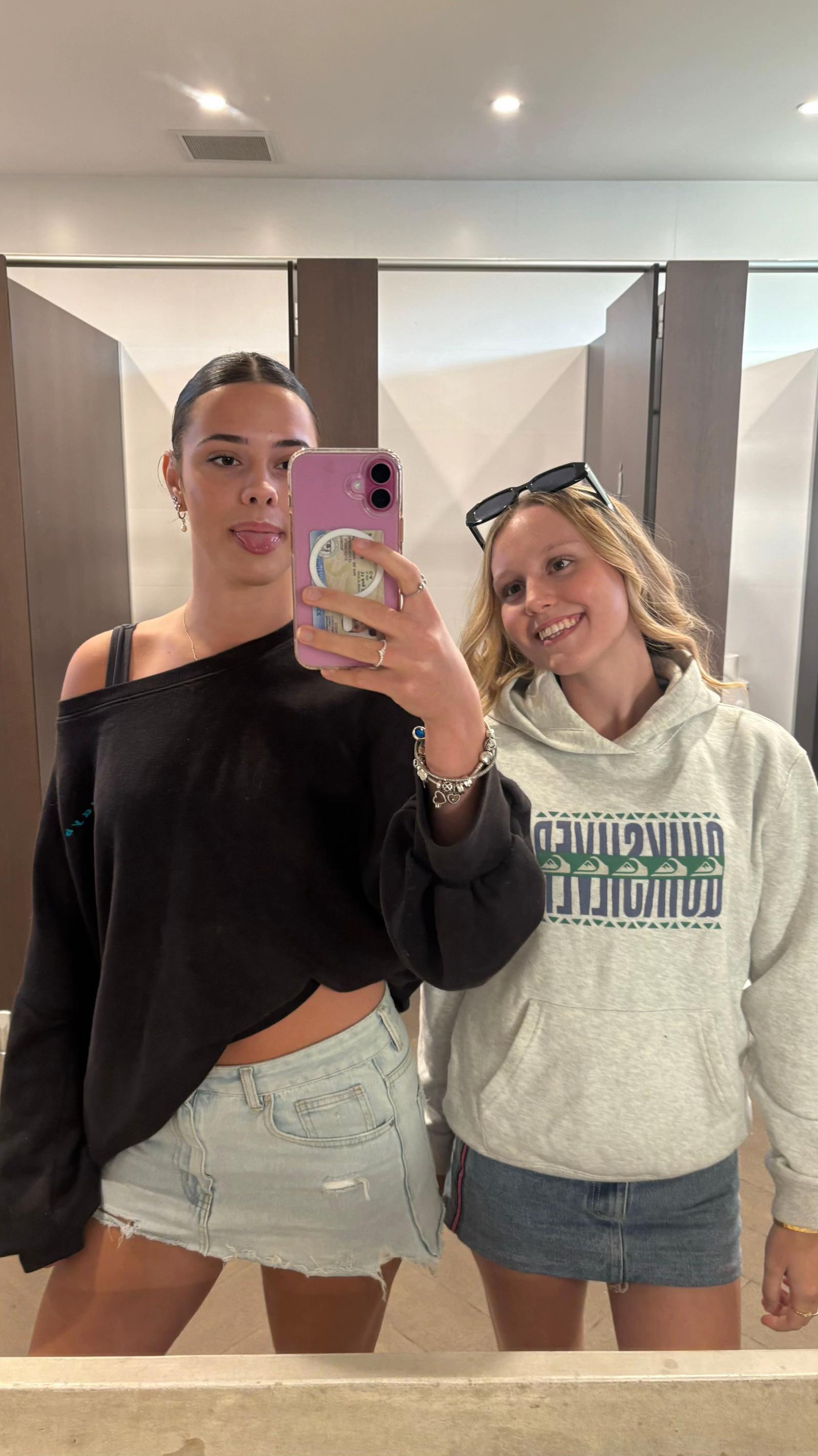 @double trouble 🫰🏼