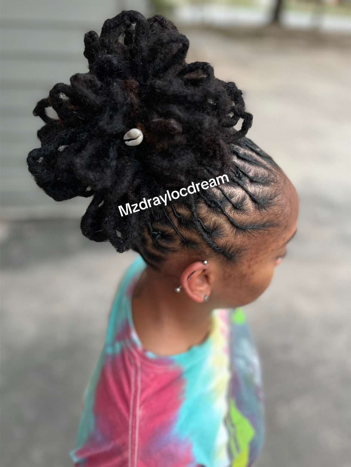 @Desiree_withthelocdhair