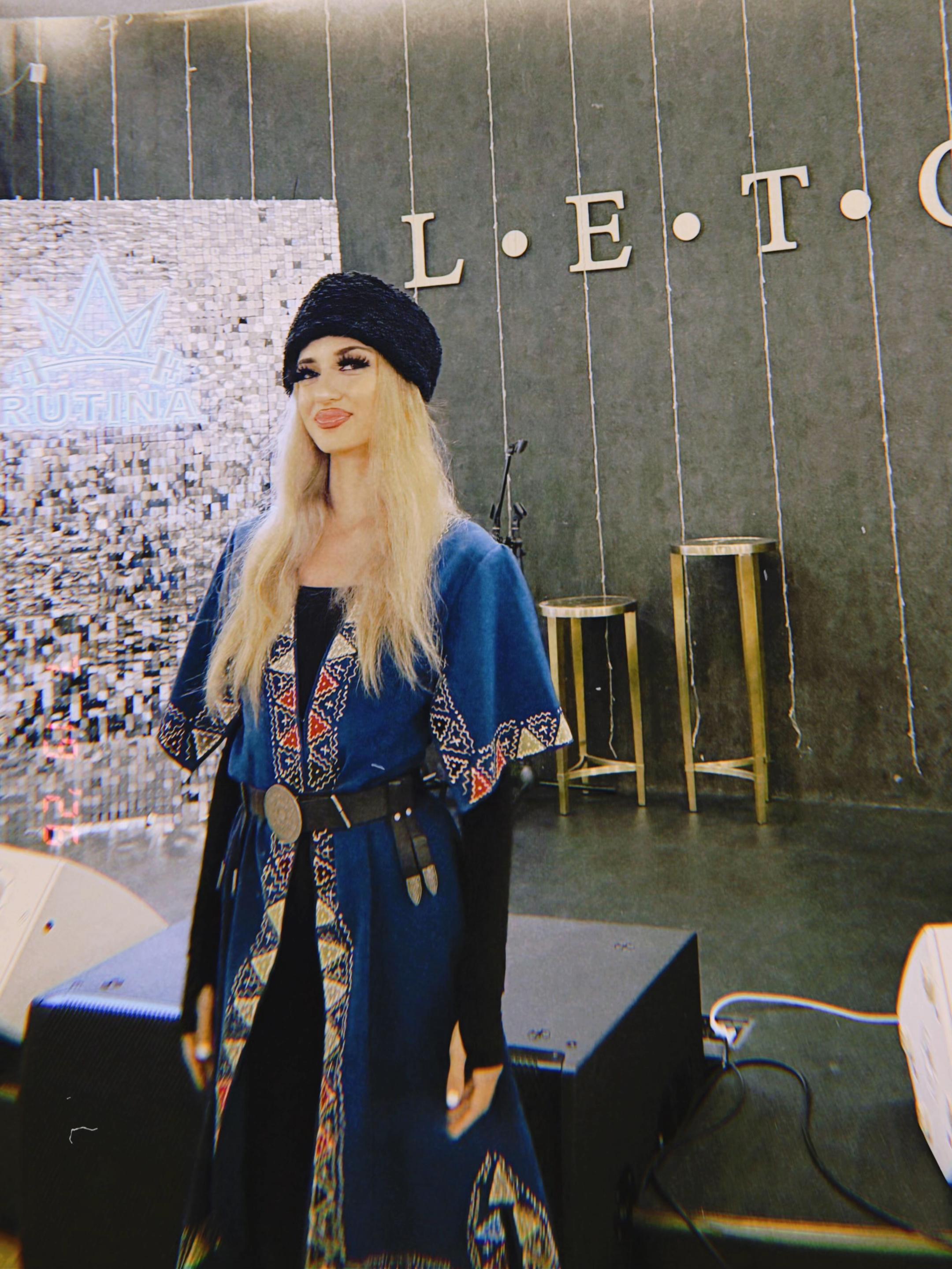 @L I Z A ⭐️