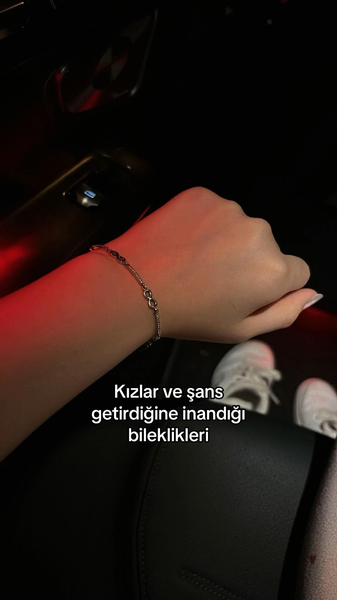 @Zehra🪽