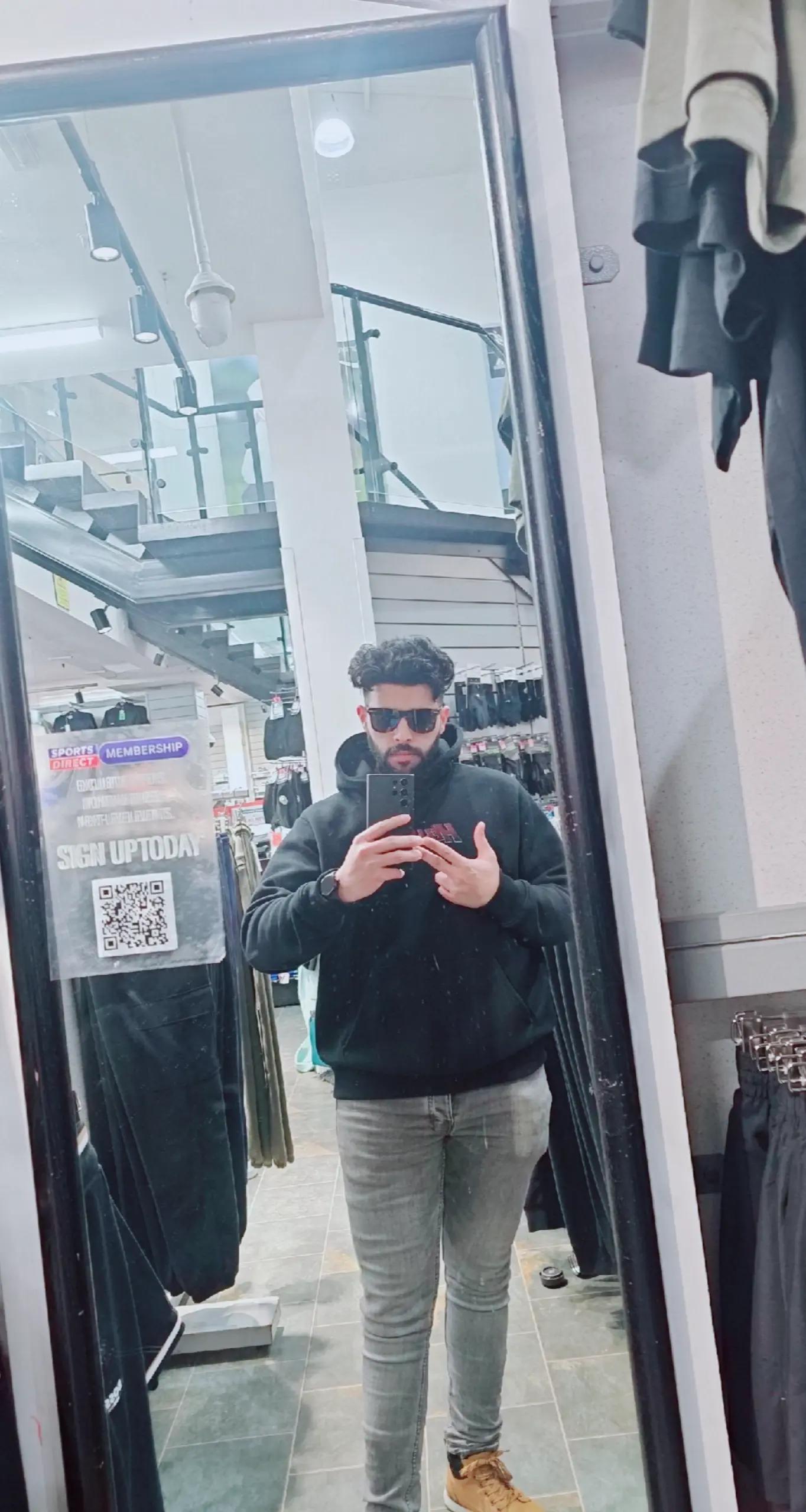 @MALIK_🇵🇰 👉 🇬🇧