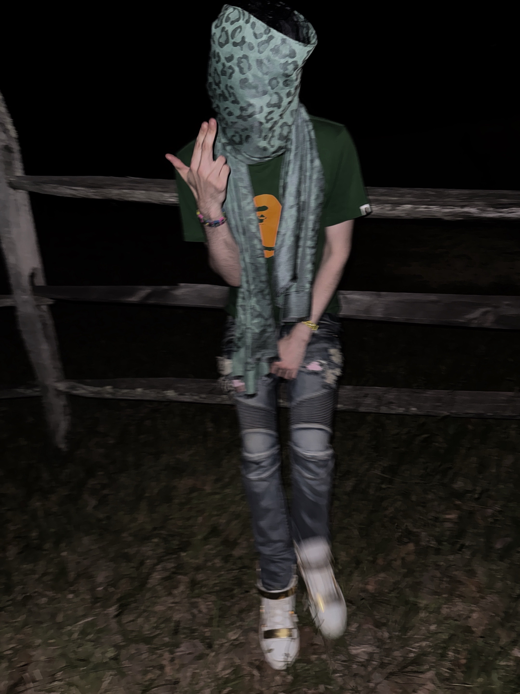 @⃟
