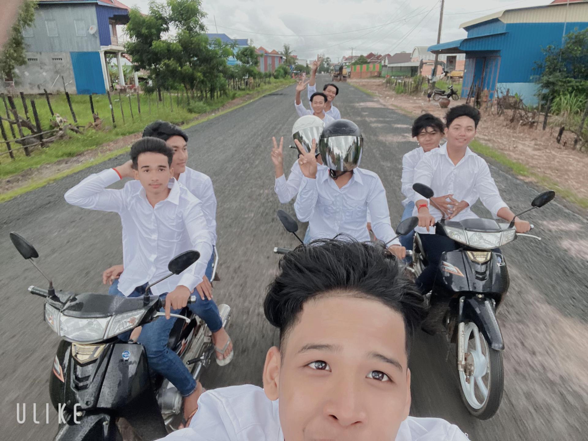 @សុឡាត់ ក្បាល់ខូច🙄