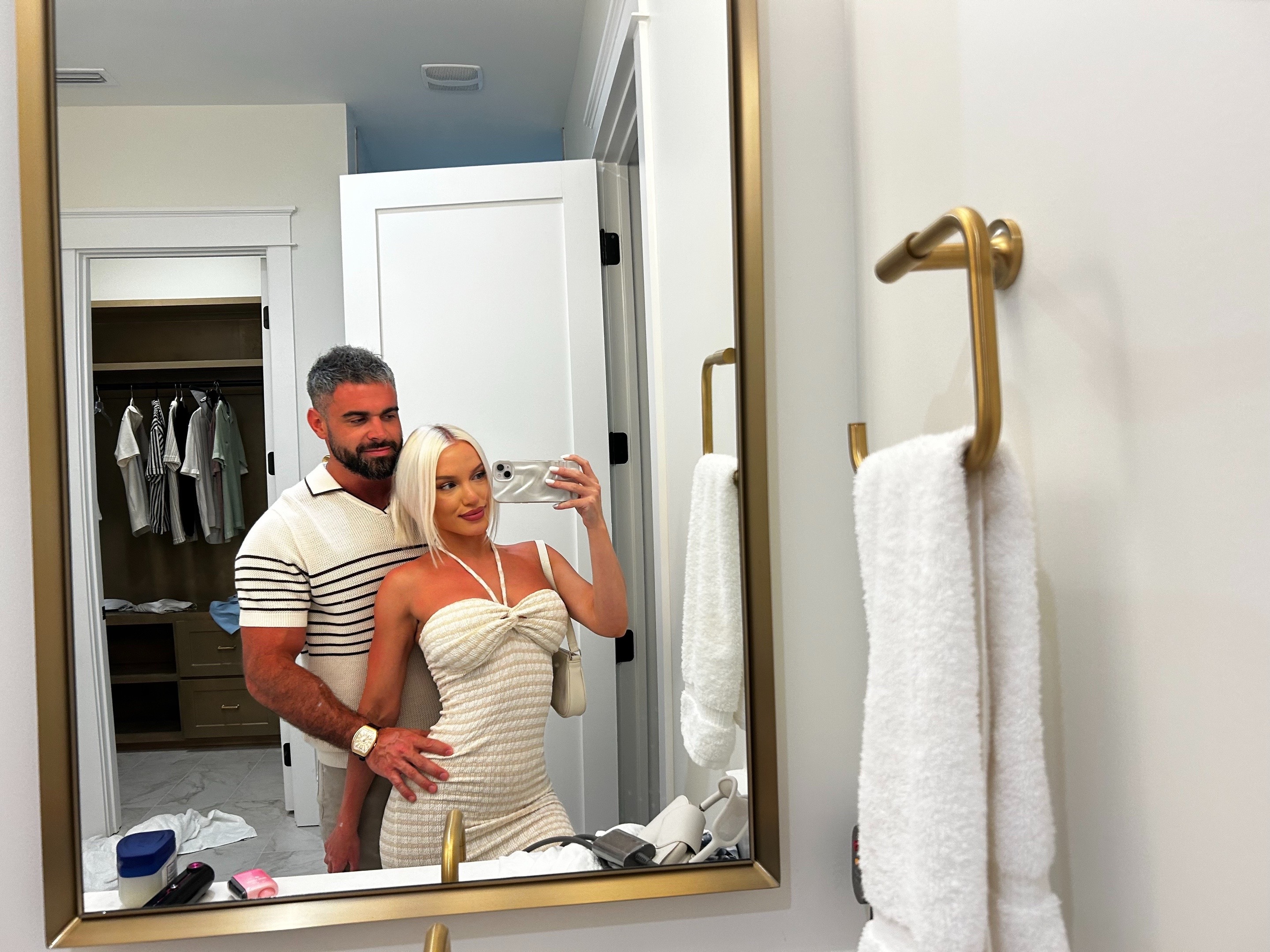 @Blondeeanika