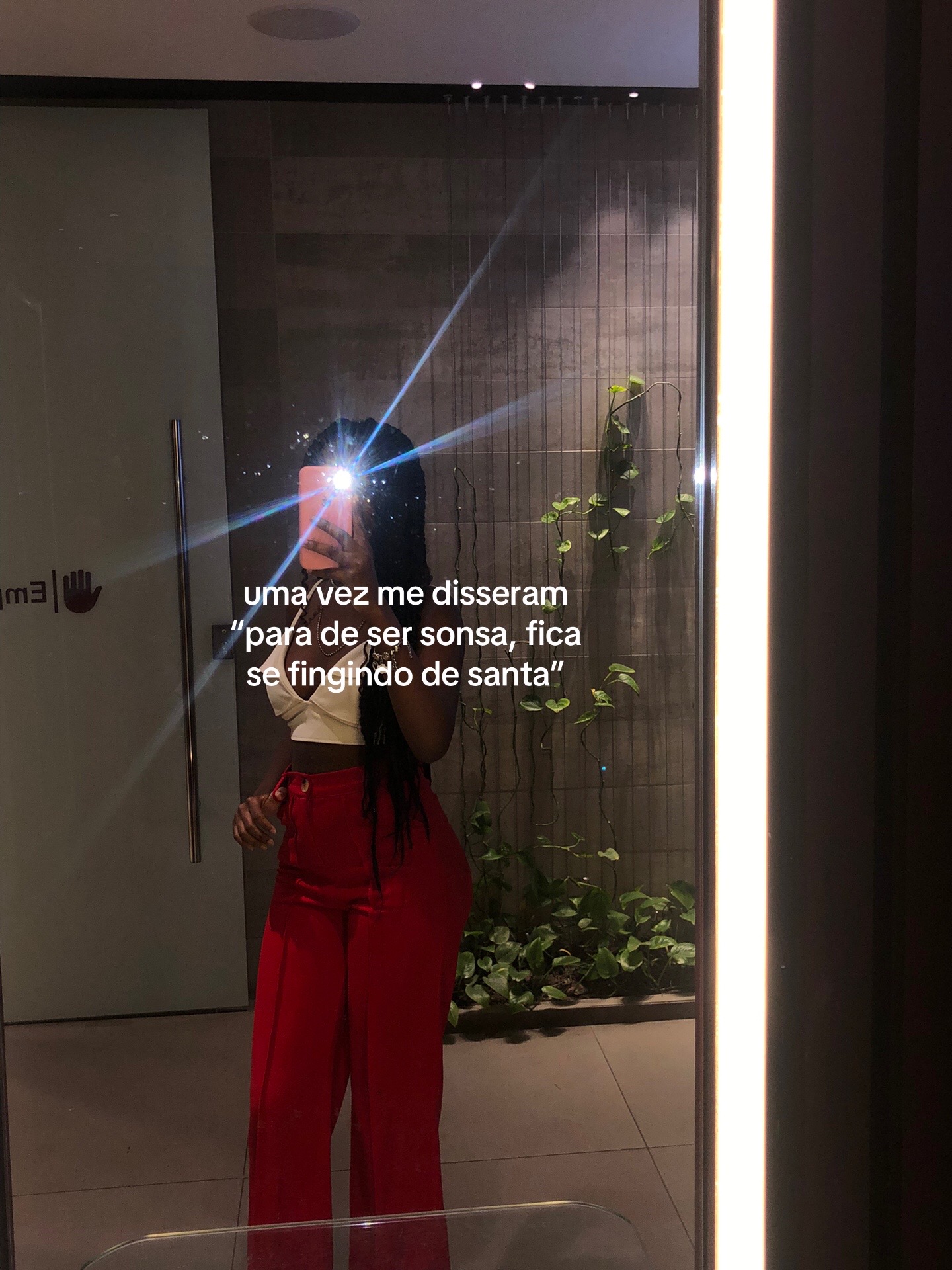 @tainá