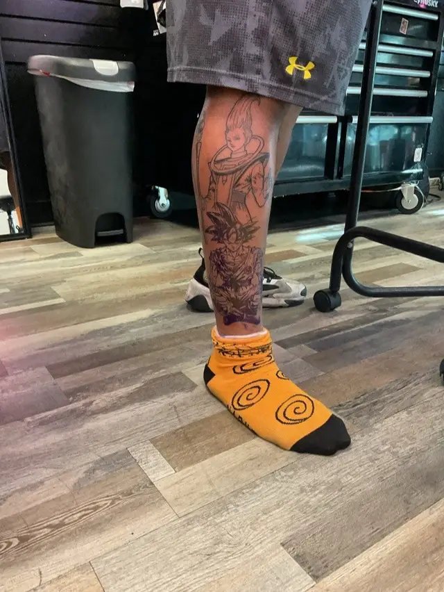 @TATTOOS AND SMOKE 🖤🎤