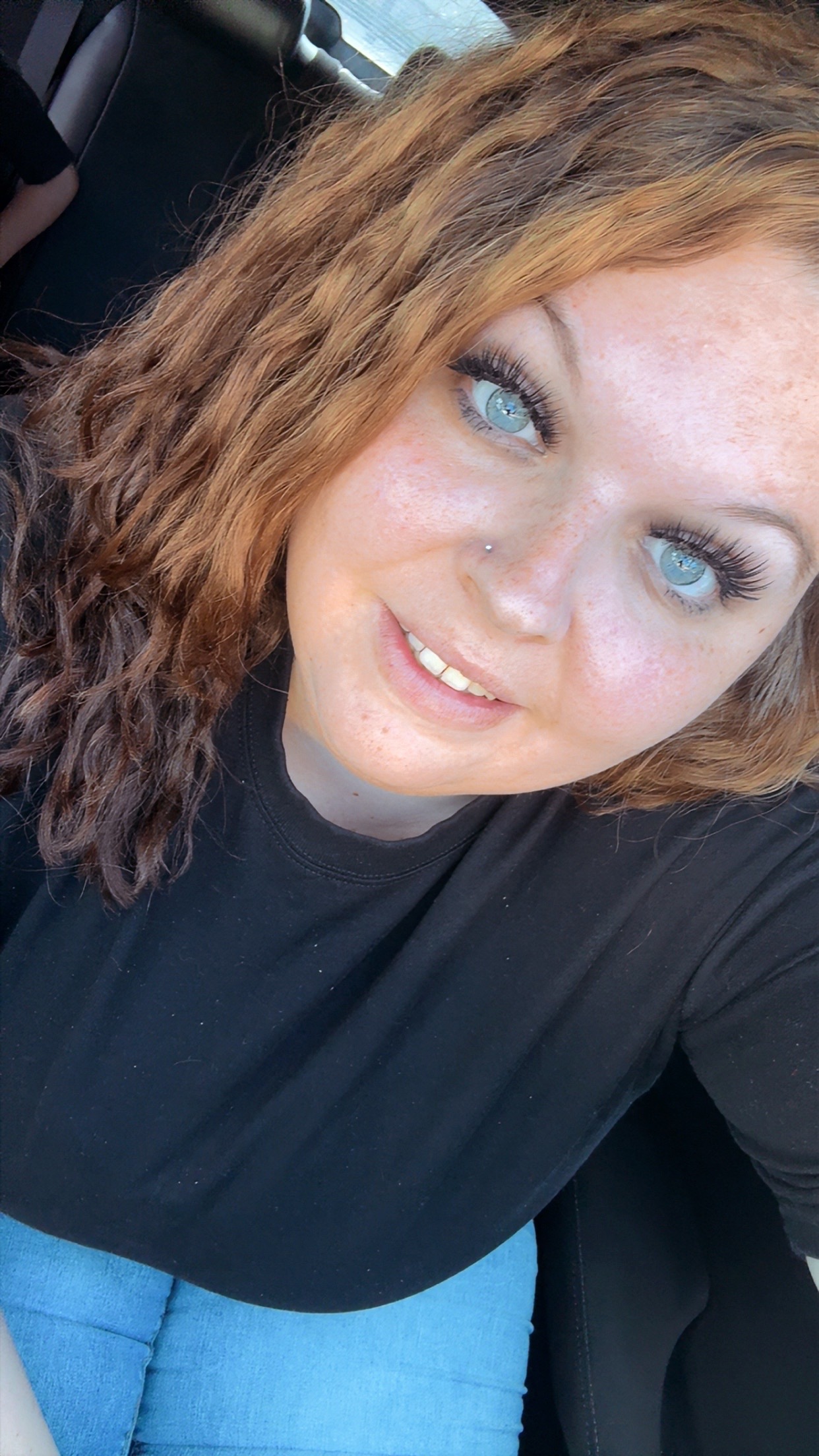 @❌Blue eyes and thick thighs❌