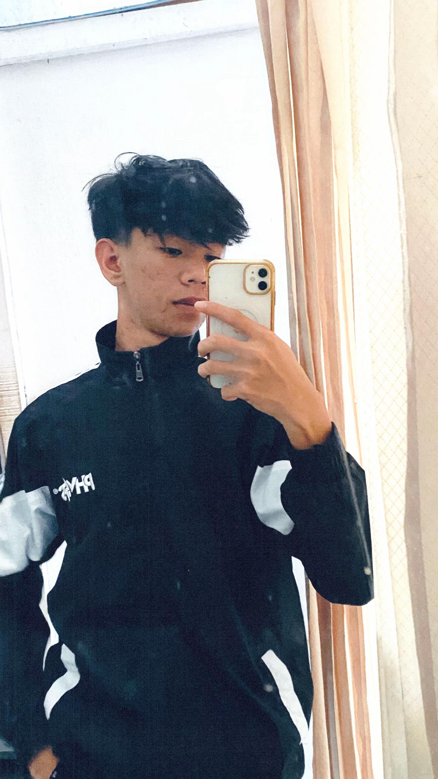 @🦅
