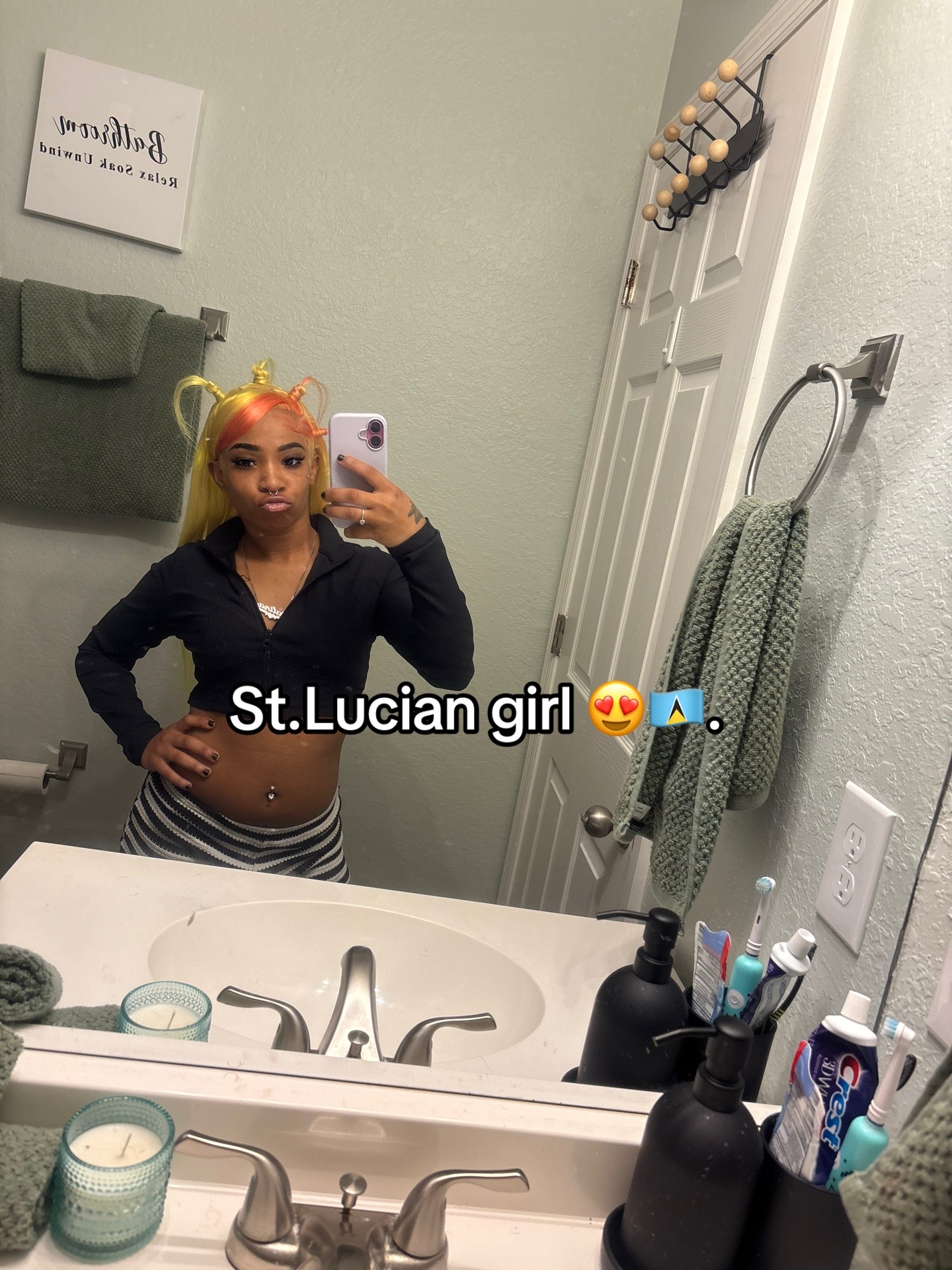 @👩🏽&zwj;❤️&zwj;💋&zwj;👩🏽