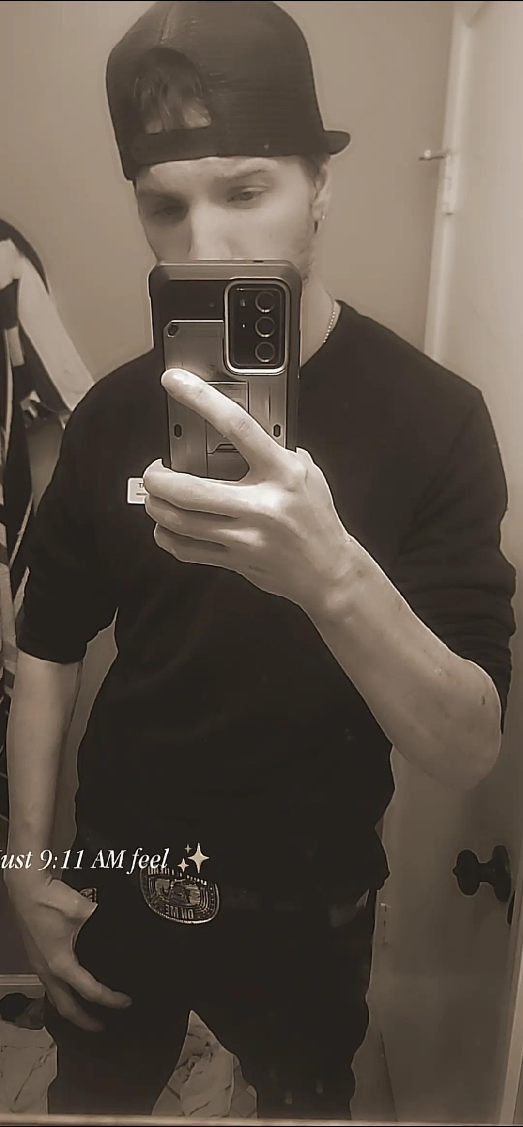 @𝕸𝖗. 𝕳𝖔𝖑𝖒𝖊𝖘