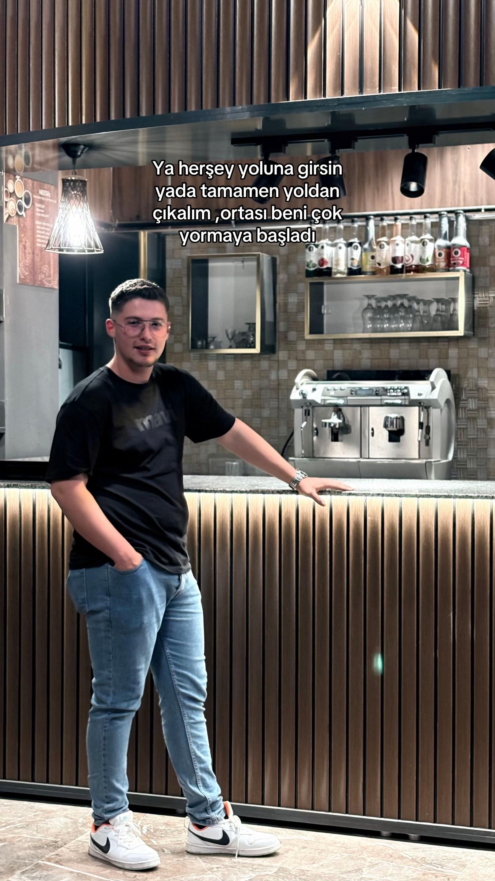 @Z E K İ H A N