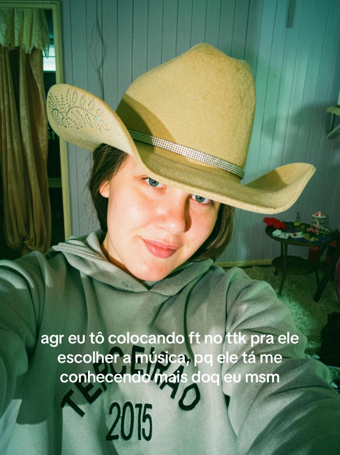 @D&Eacute;BORA🐝
