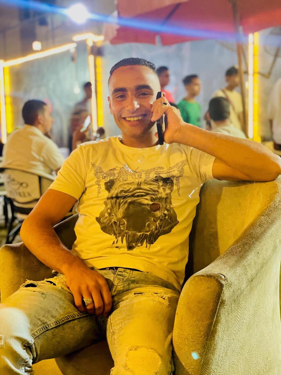 @دولفين في وسط قروش⚓🐬