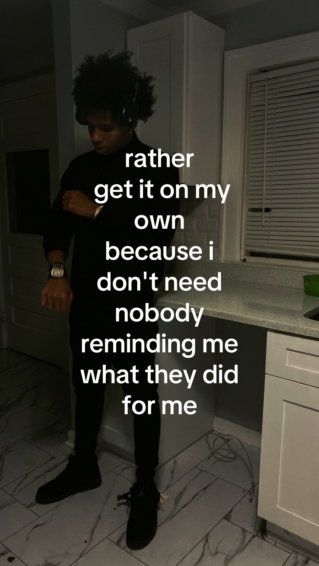 @⃟