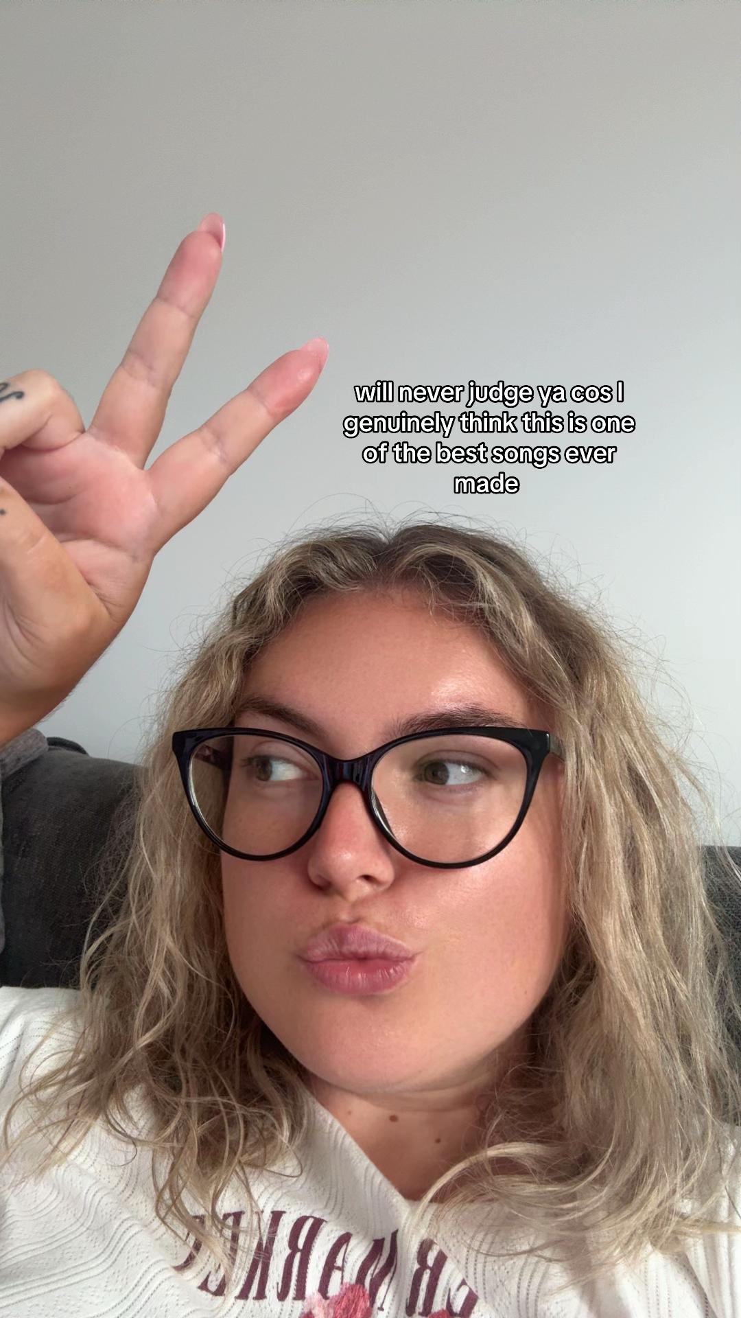 @kate louise🌷🪩✨