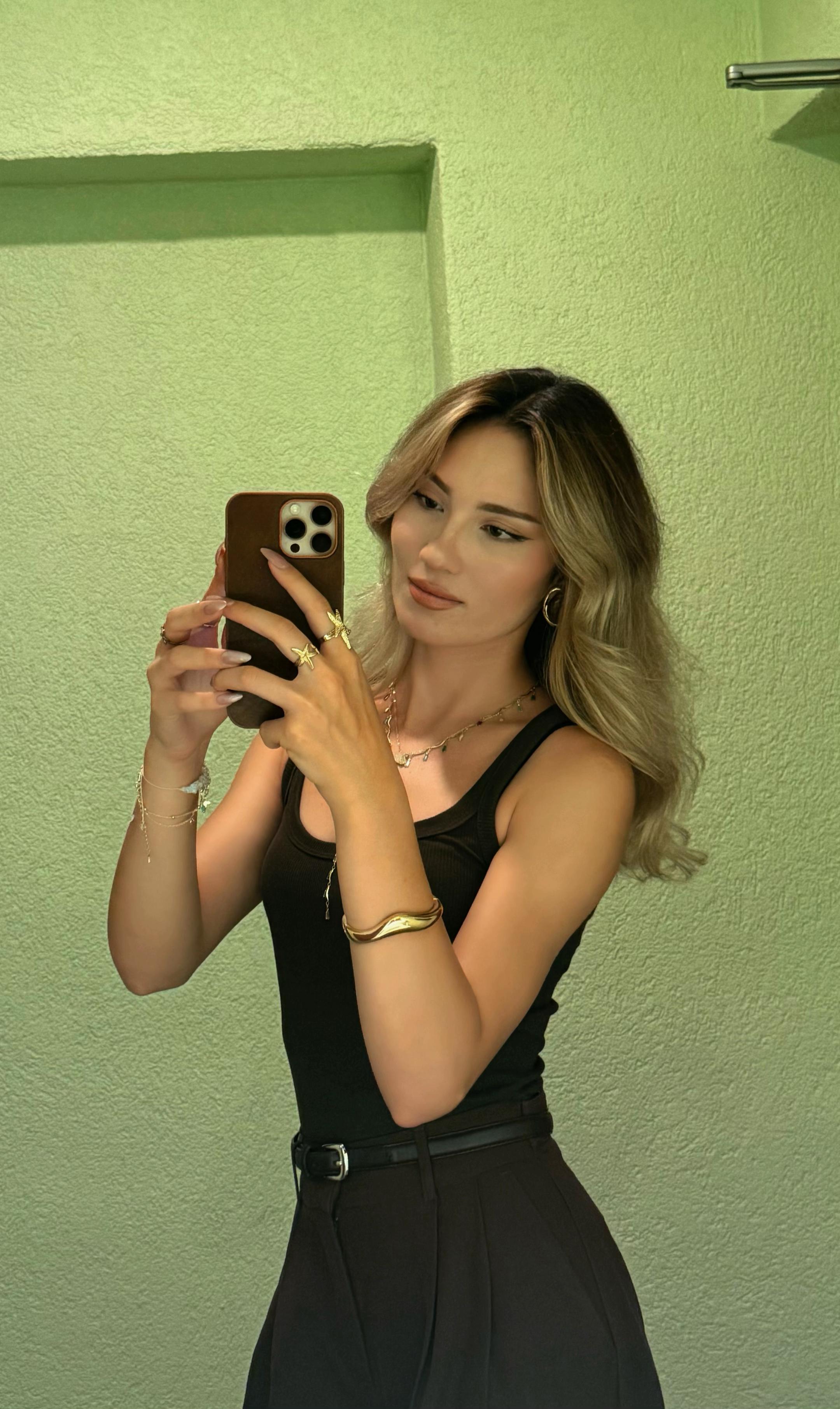 @Ayparca_Jeyhunova