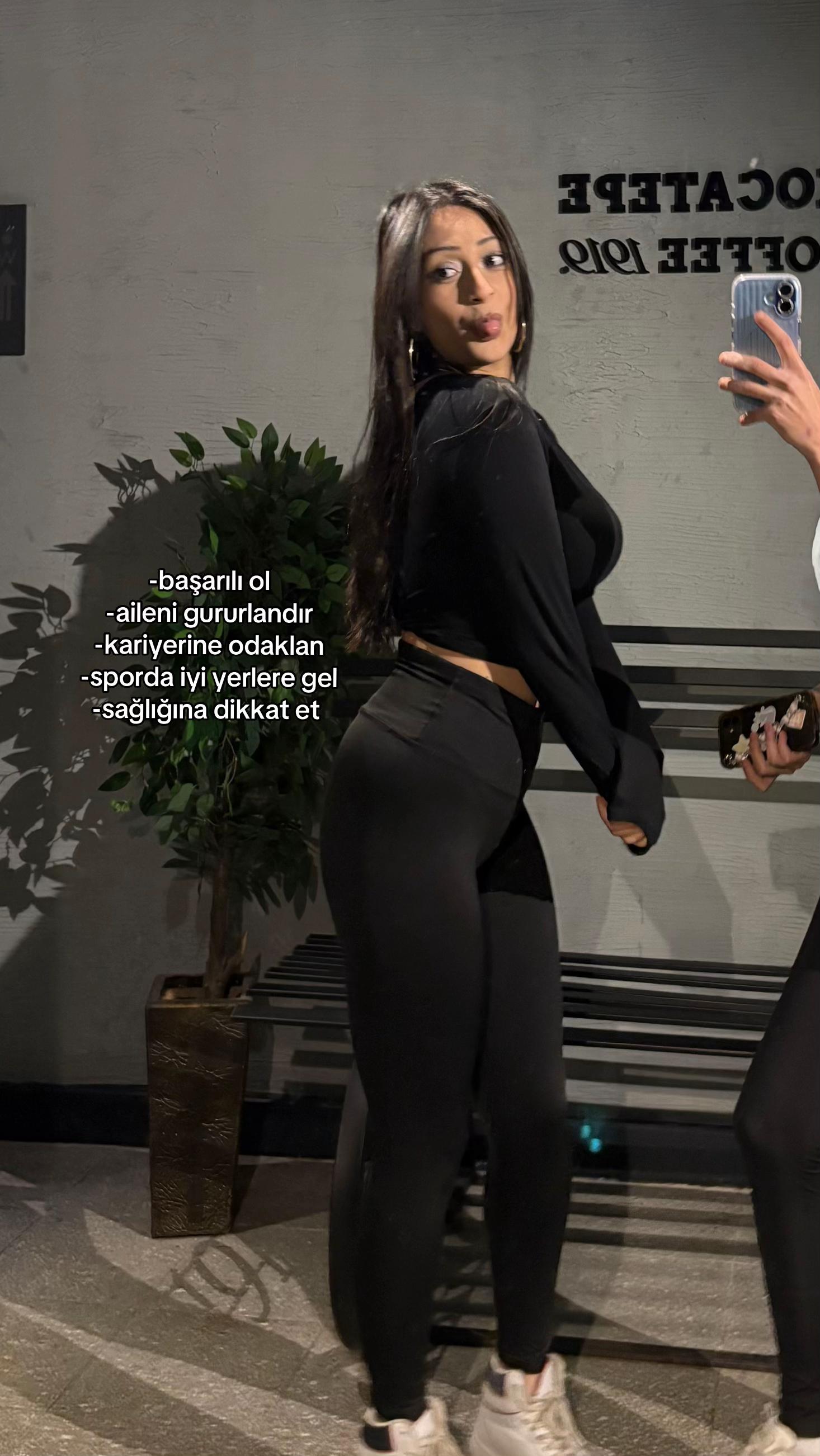 @lliivas