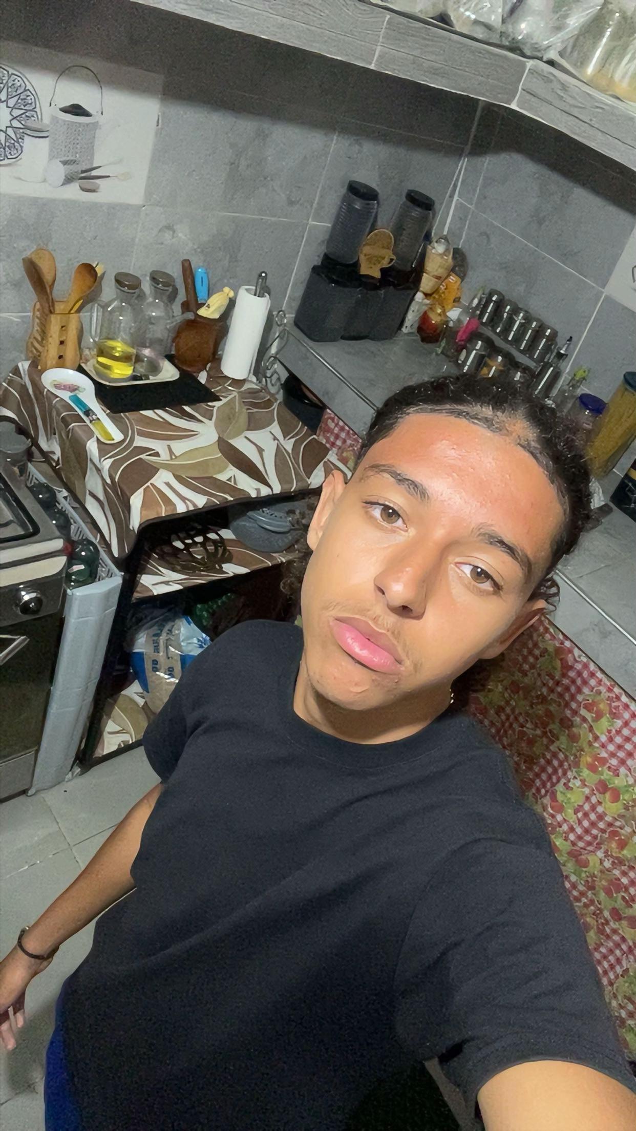 @ꓤ