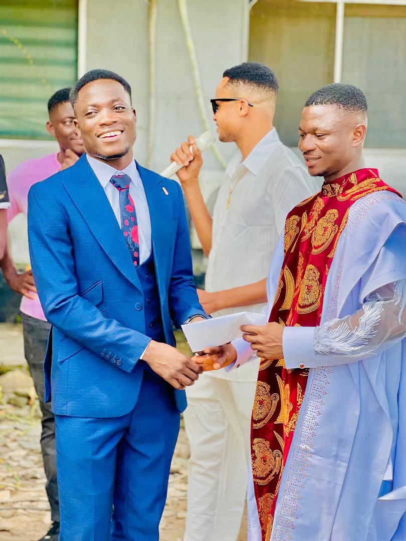 @HON SAVIOUR 🧳
