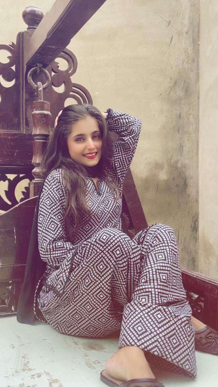 @Faryal_burfat