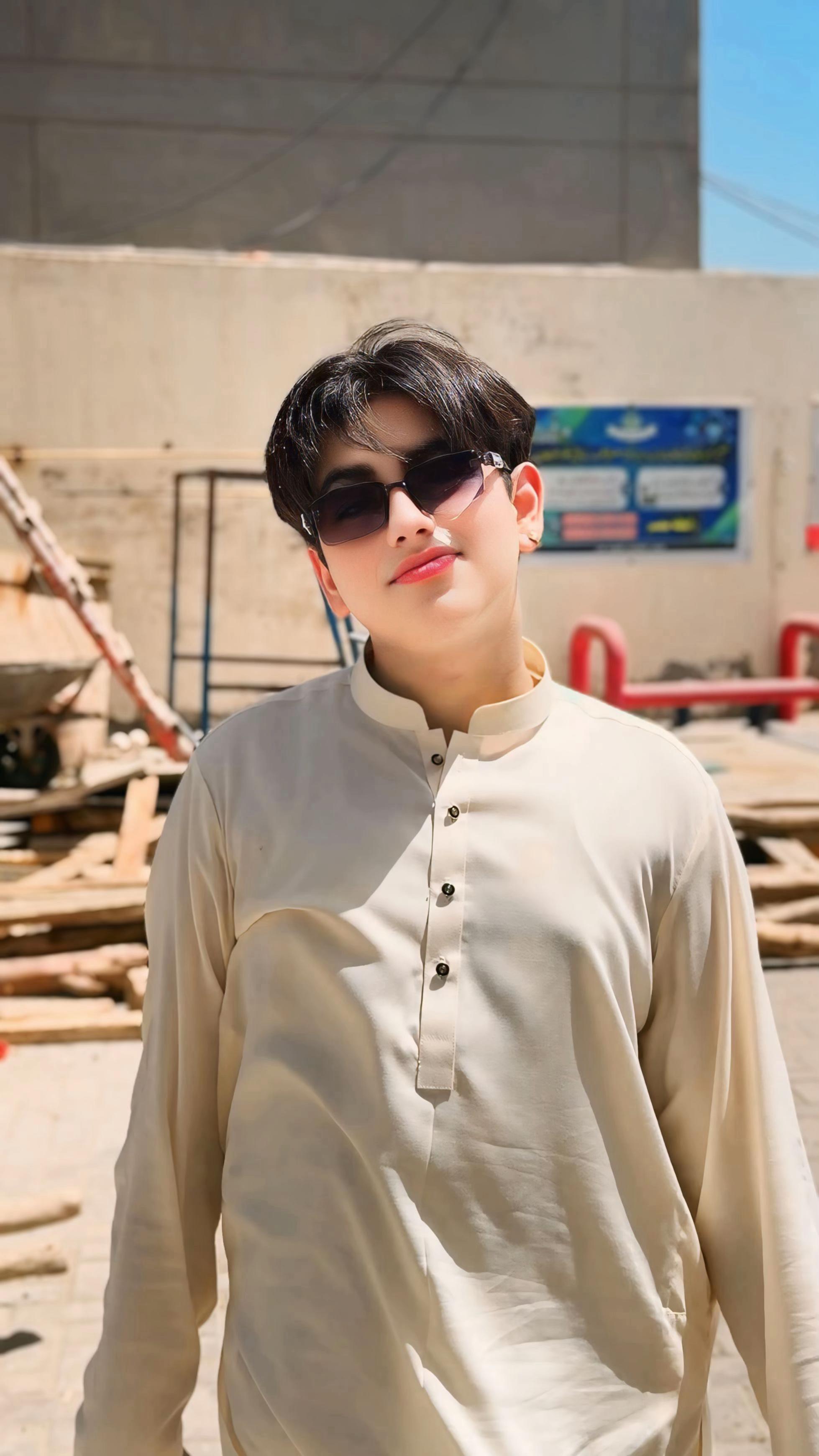 @𝙃𝙚: 𝘼  𝙒𝙊𝙇𝙁 🐺🥵