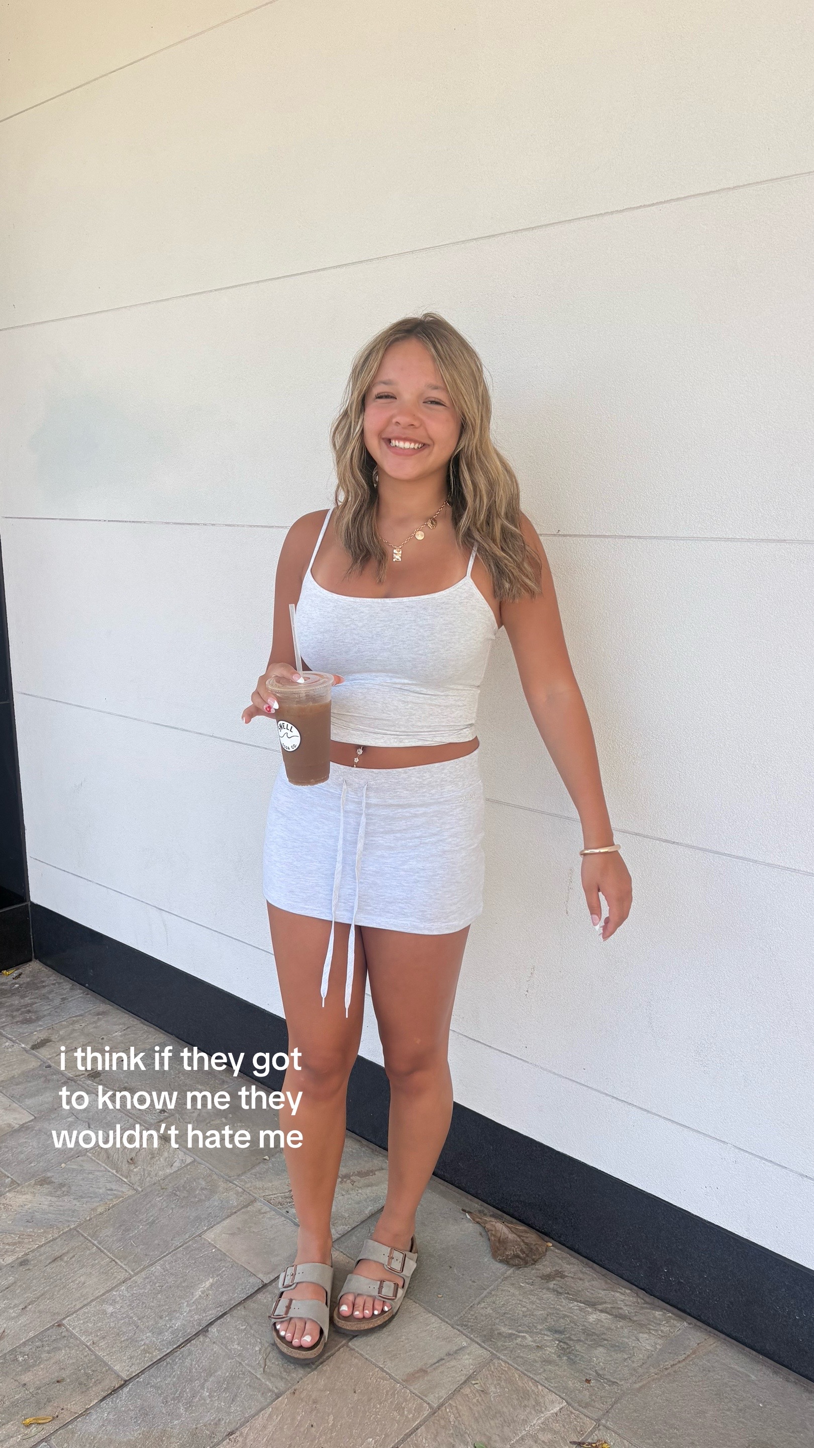 @🏄🏽&zwj;♀️🏄🏽&zwj;♀️