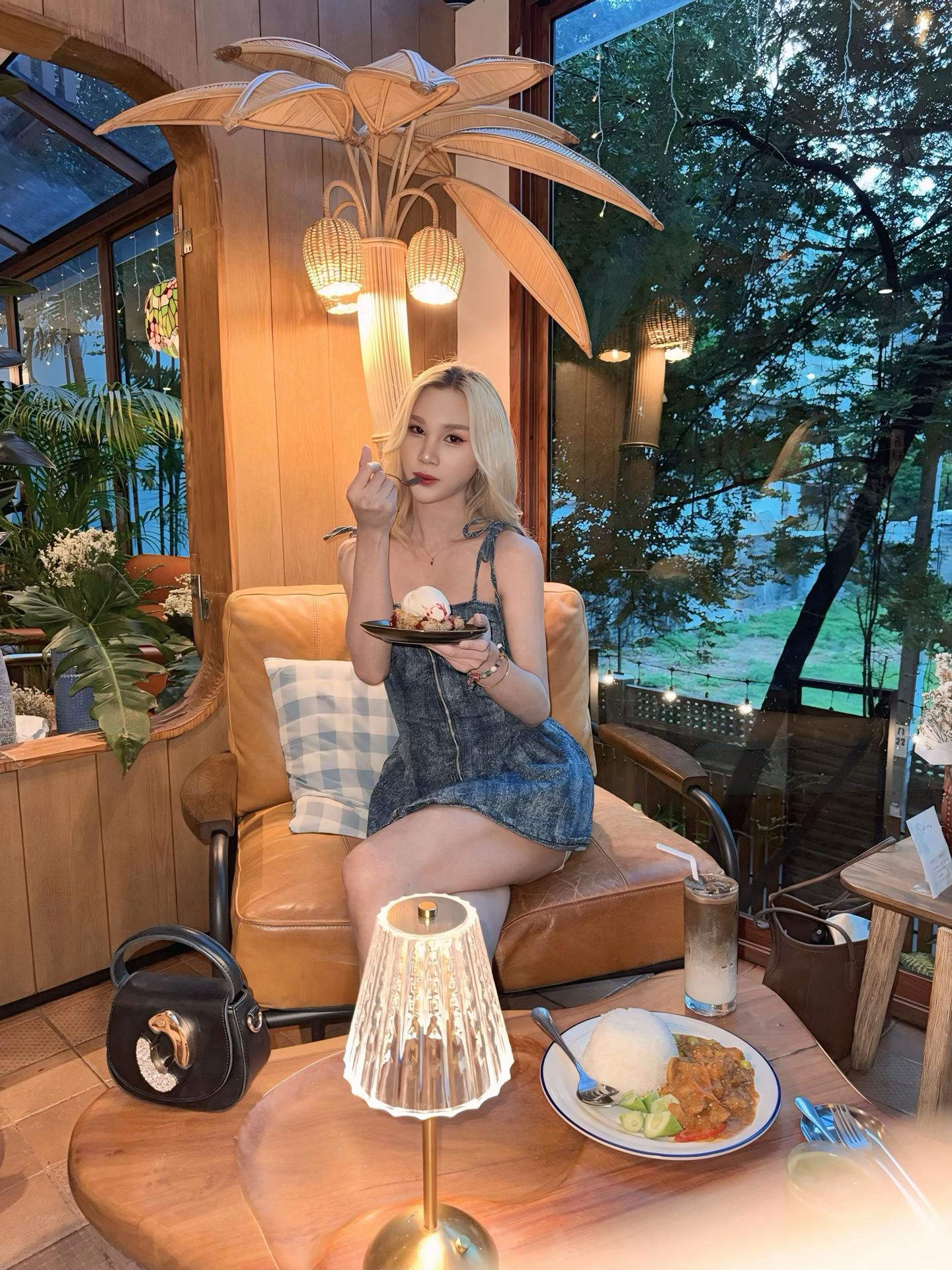 @ehylin. Story