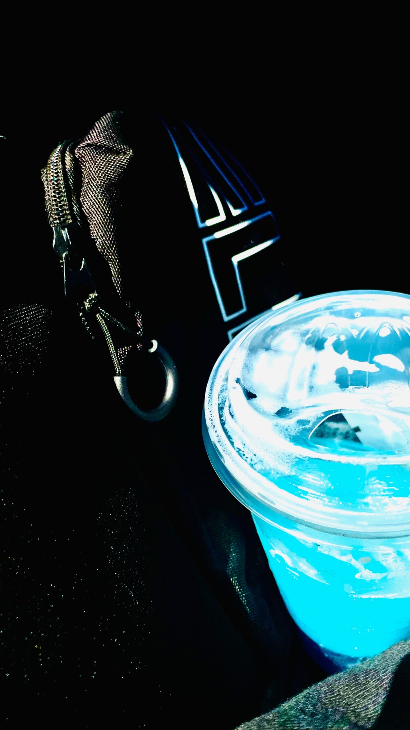 @⃟