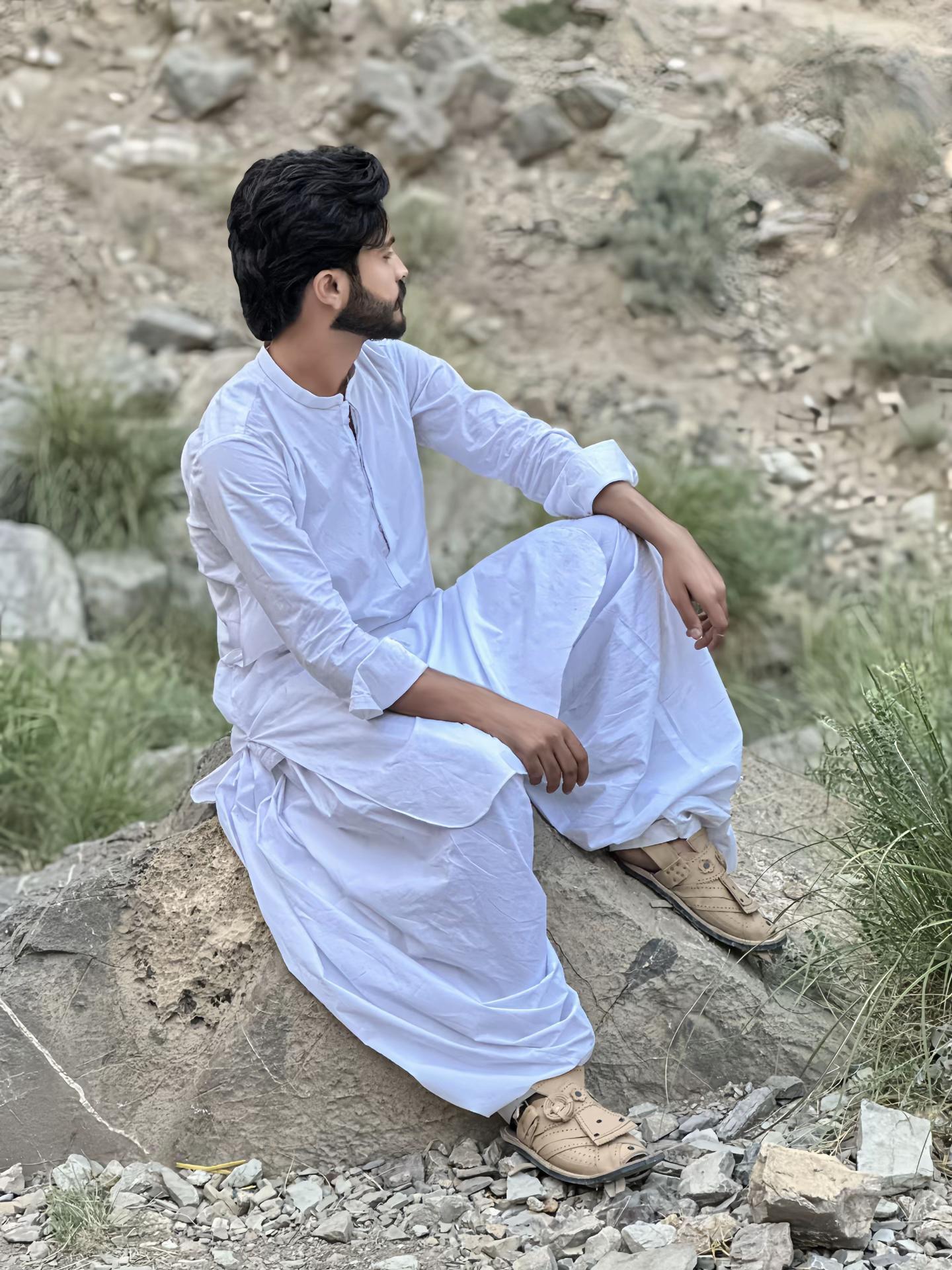 @𝑯🥀بلوچ