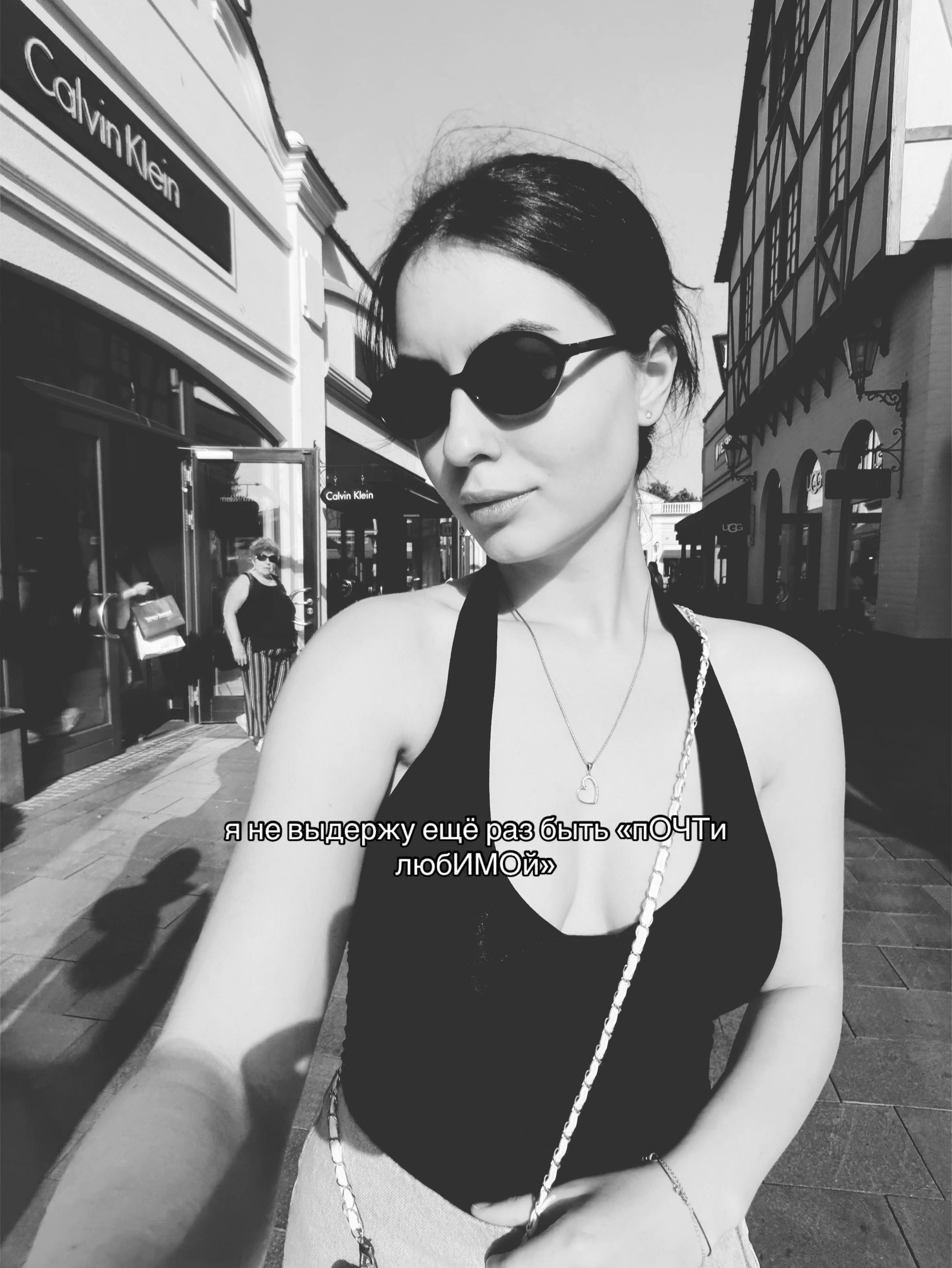 @Rozirina737