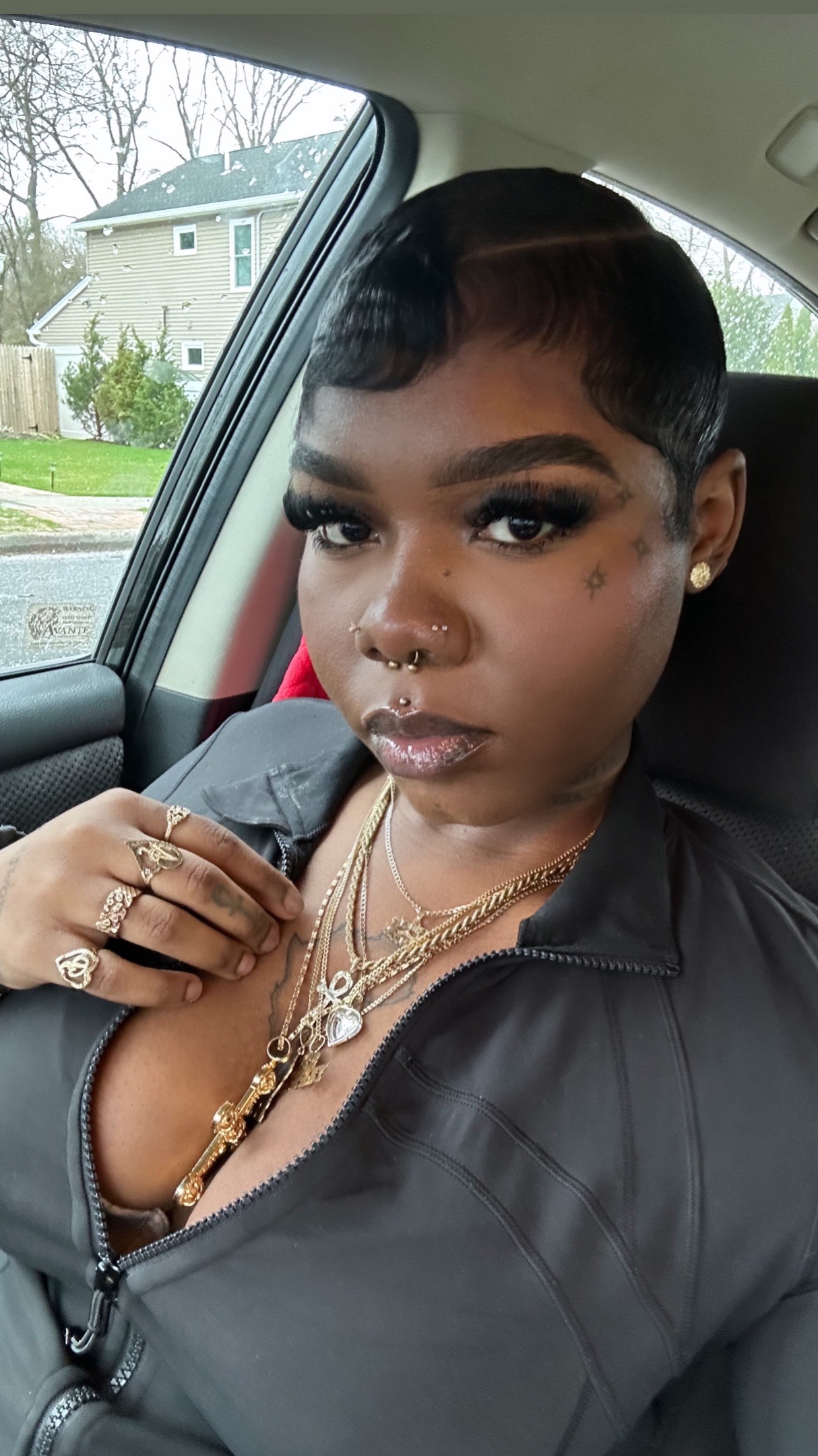 @𝔅𝔢𝔱𝔱𝔶💋