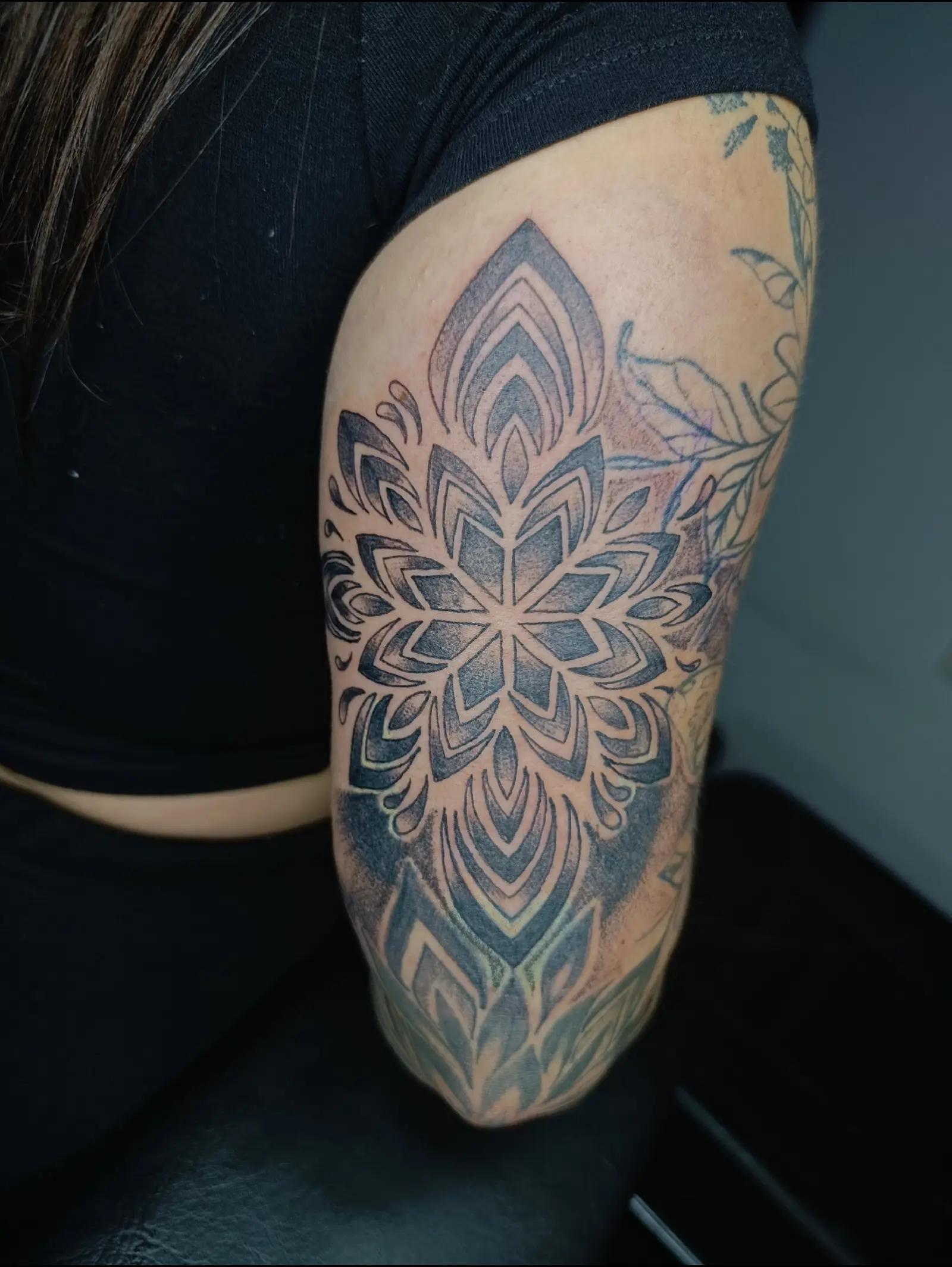 @Hilaria.tattoo