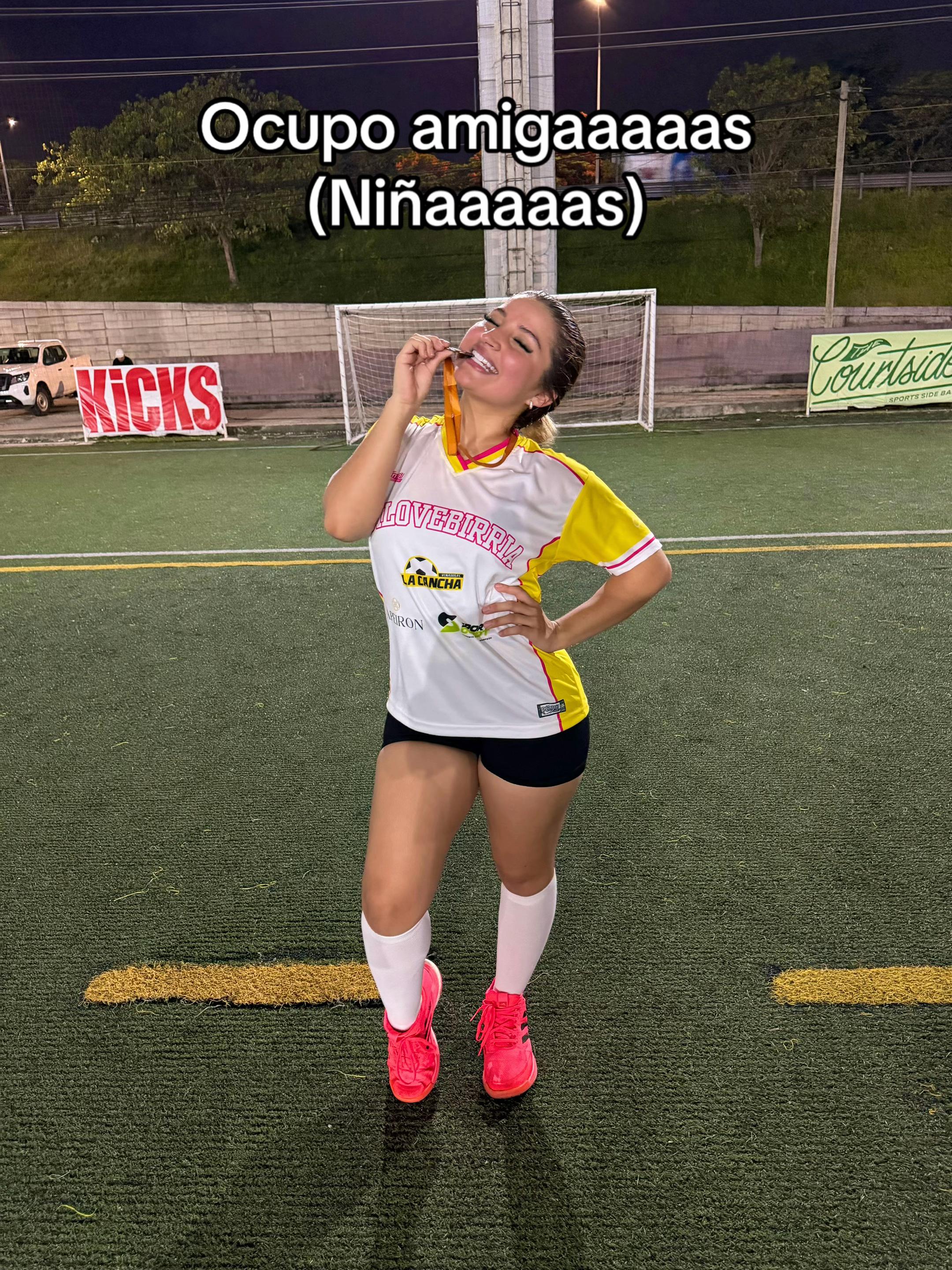 @Angie Cáceres