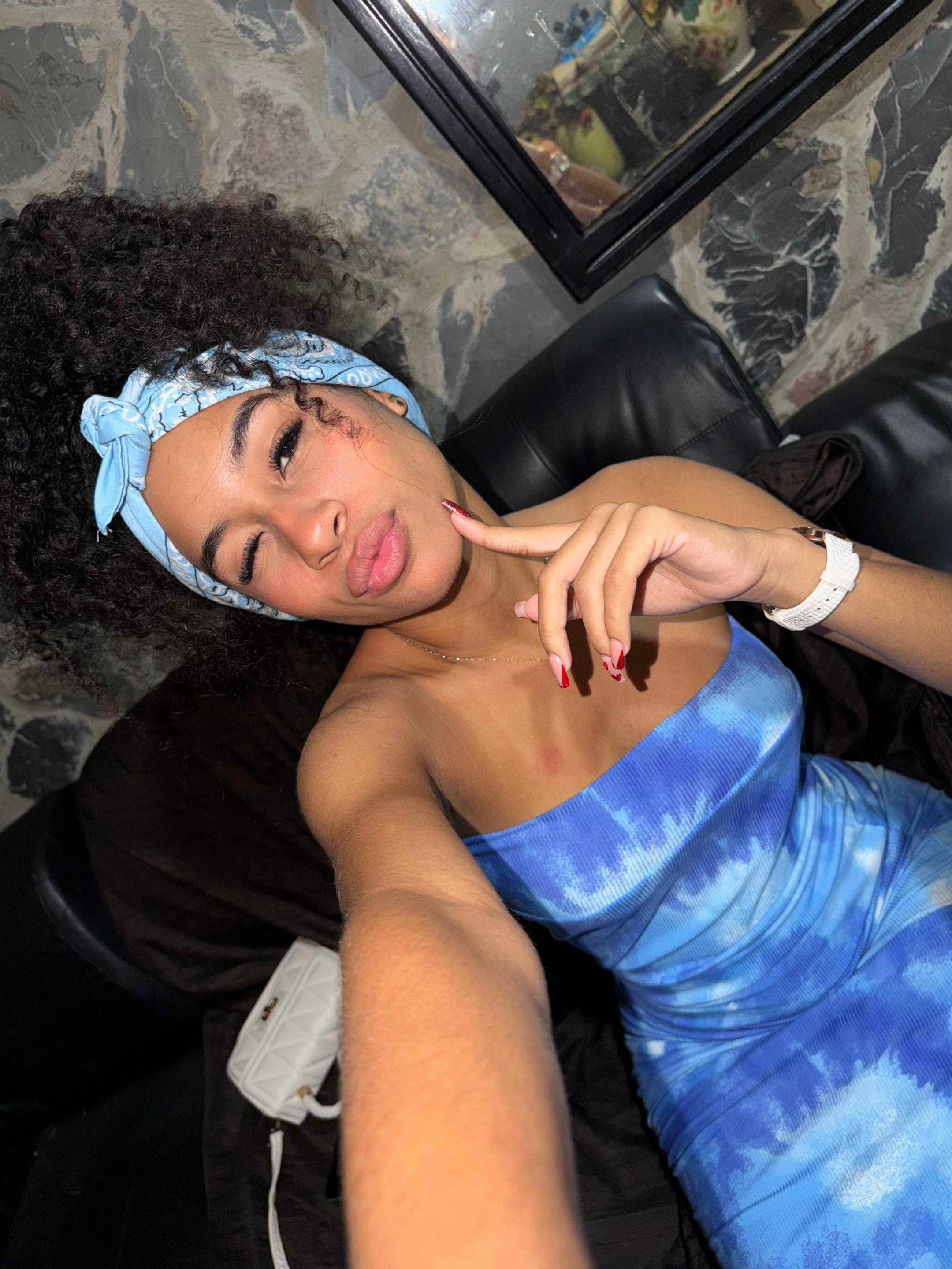 @𝓖𝓻𝓮𝔂𝓪𝓵𝓲 𝓟𝓮𝓻𝓮𝔃🤍