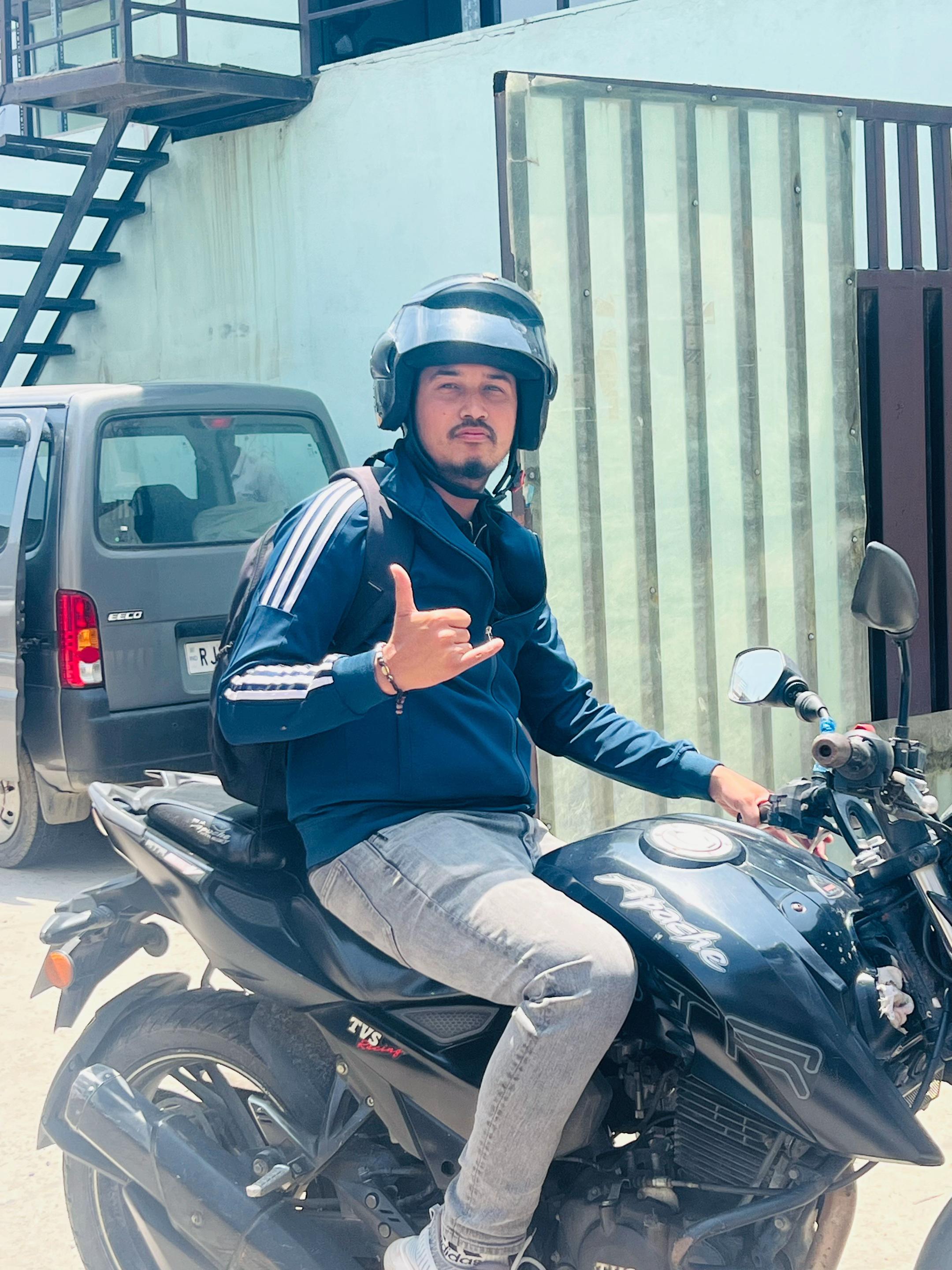 @Niraj Luitel(चरि भाइ)