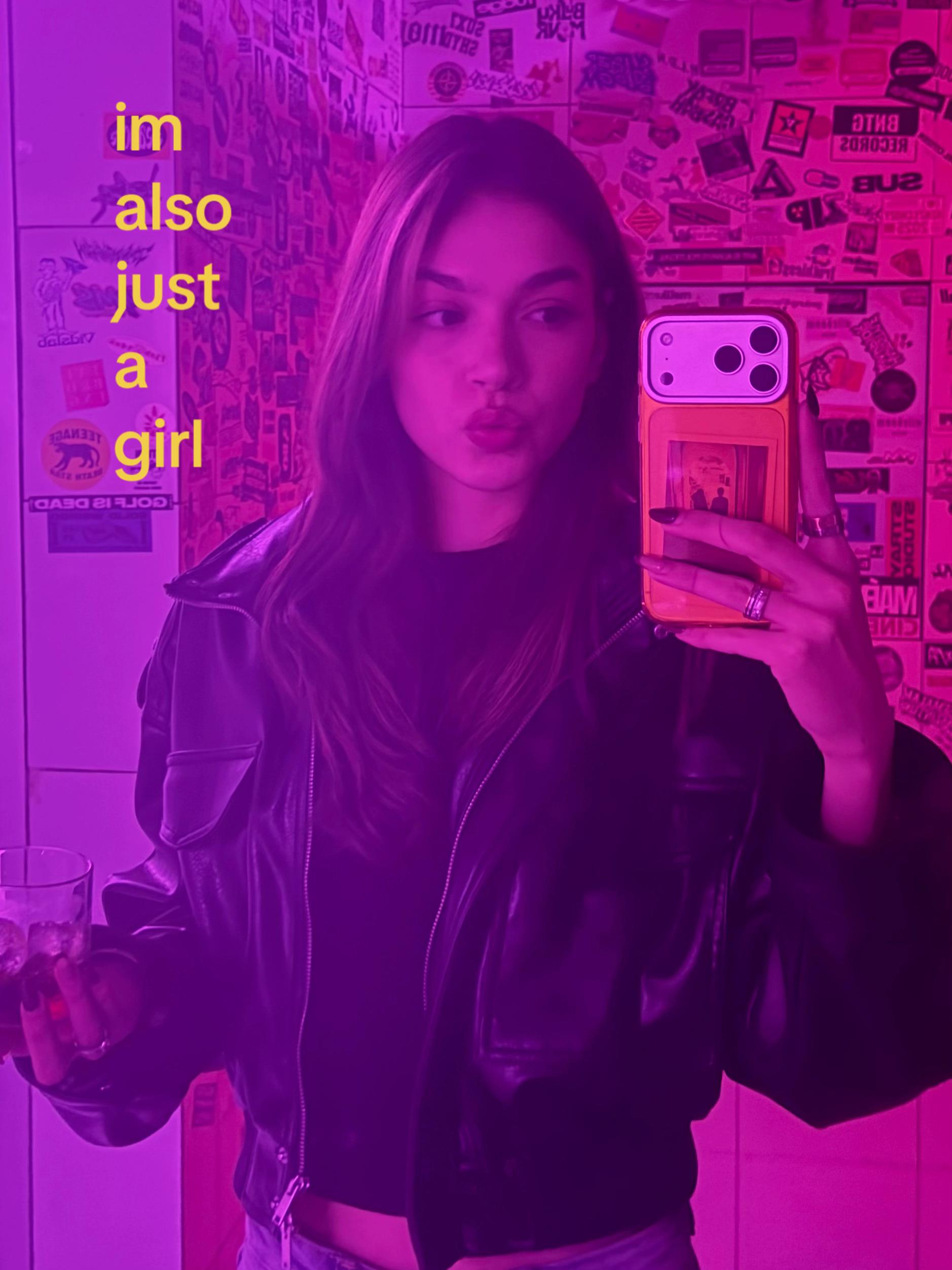 @👾