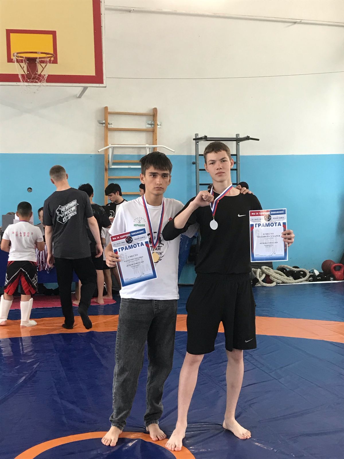 @Колян///