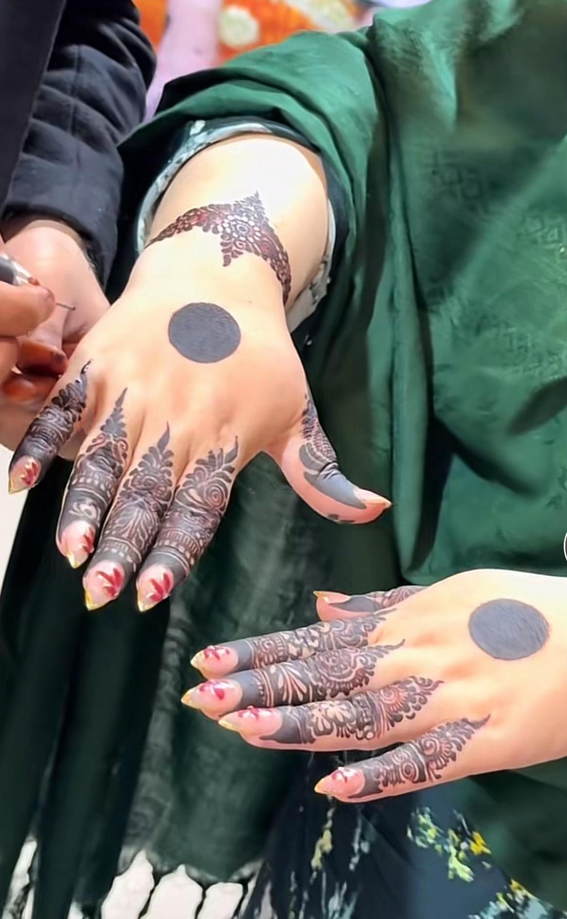 @Henna by &R