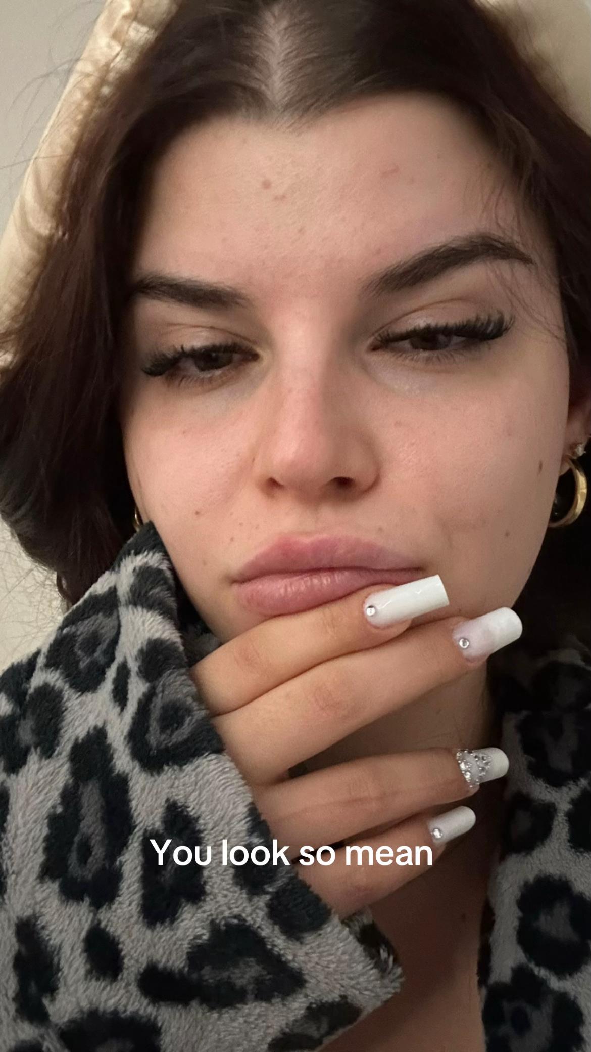 @_fefe_