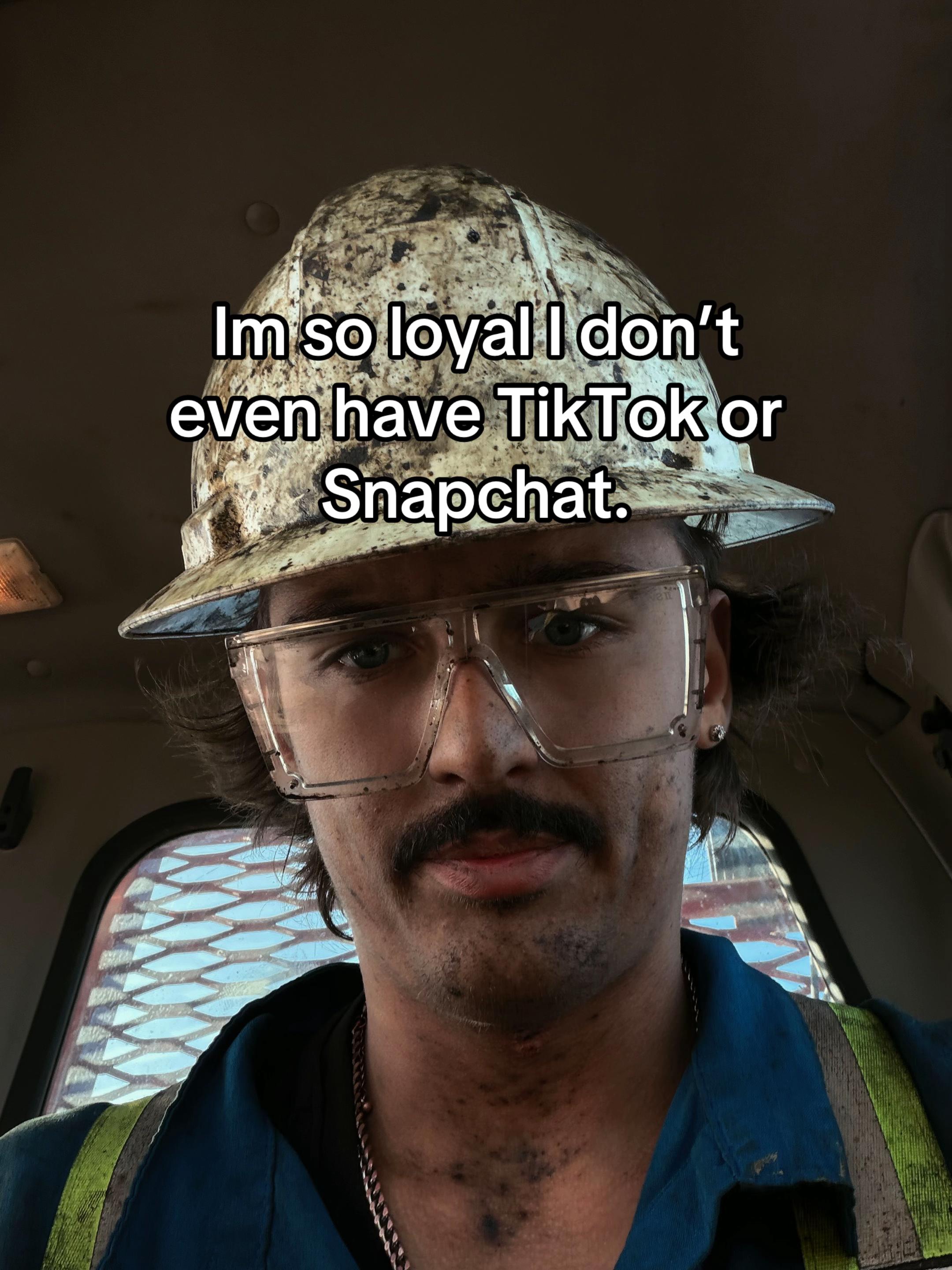 @𝓐𝔂𝓭𝓮𝓷 👑