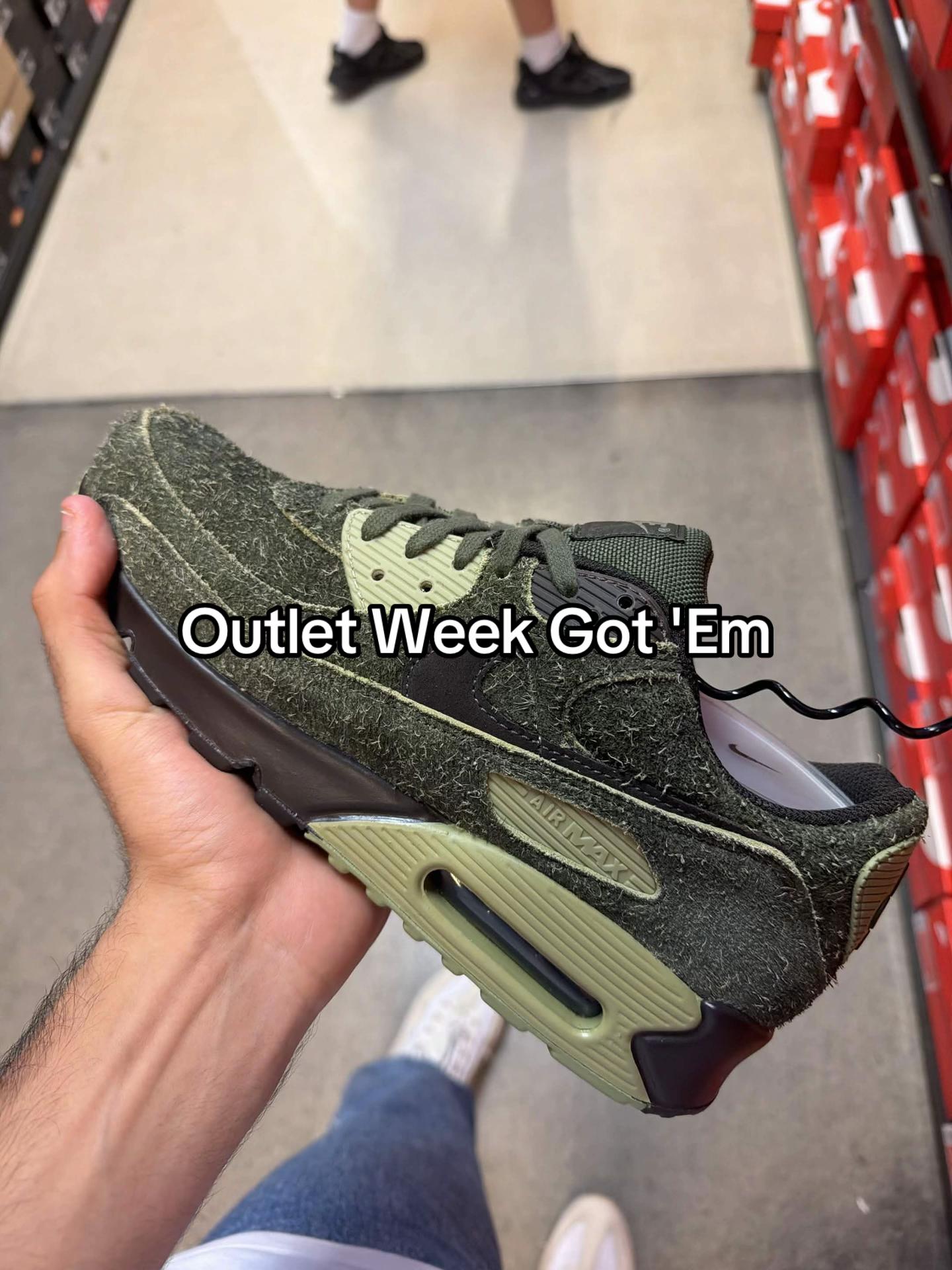 @outletsniper
