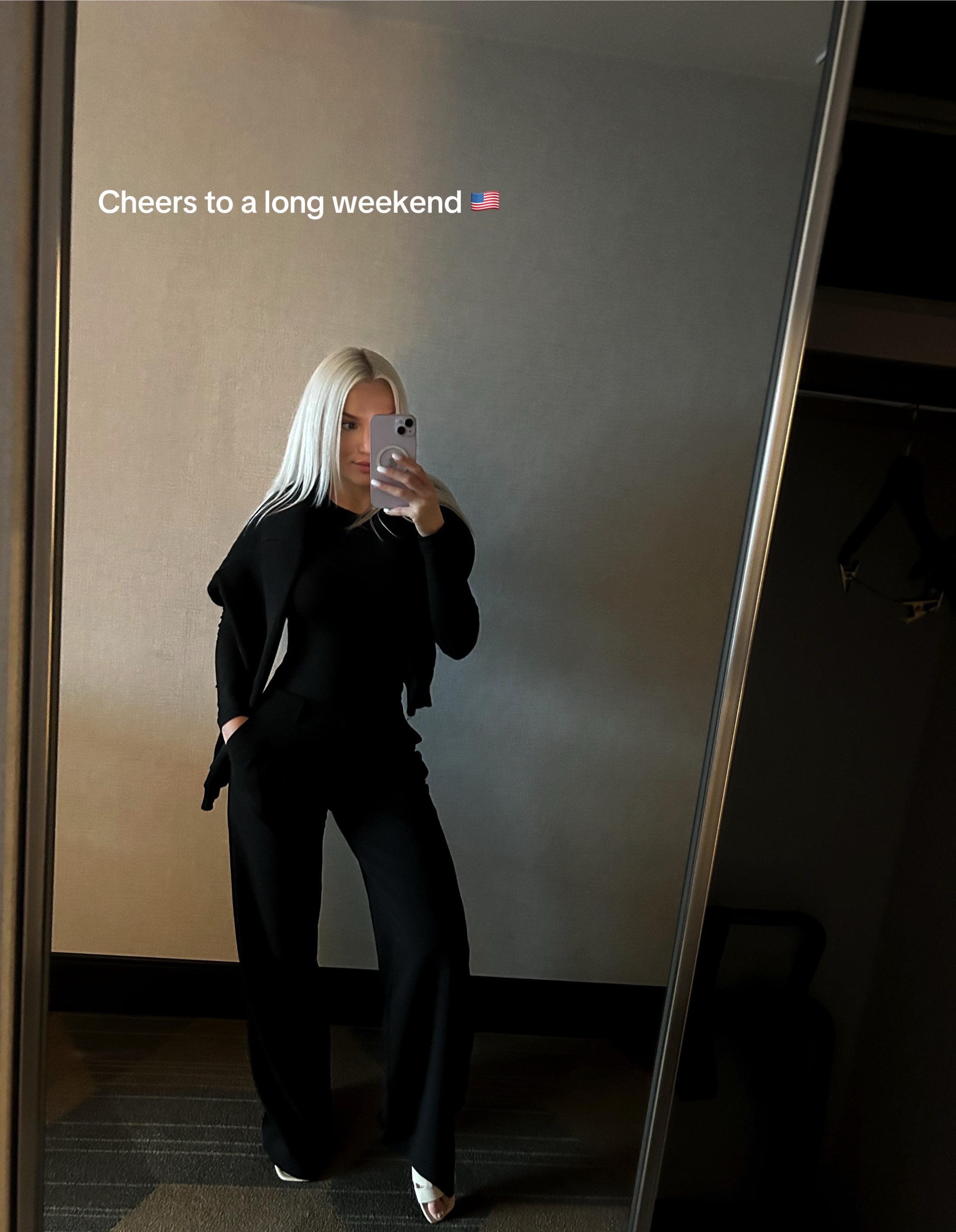@Blondeeanika
