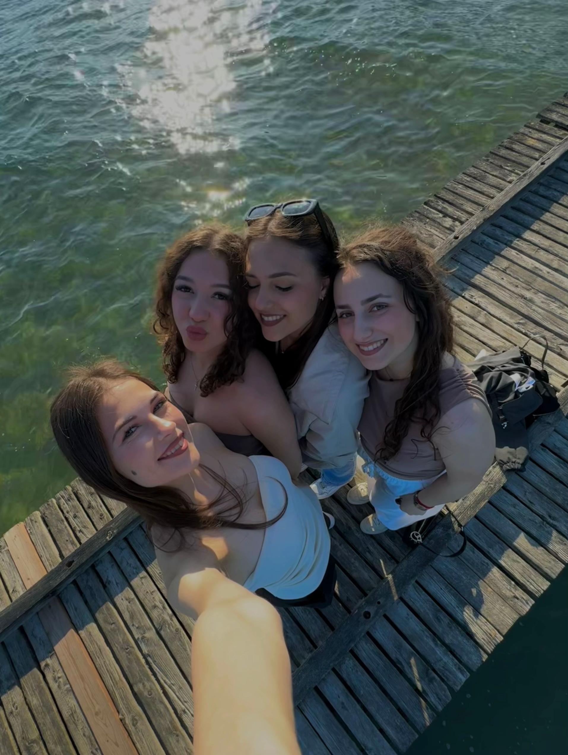 @anđela