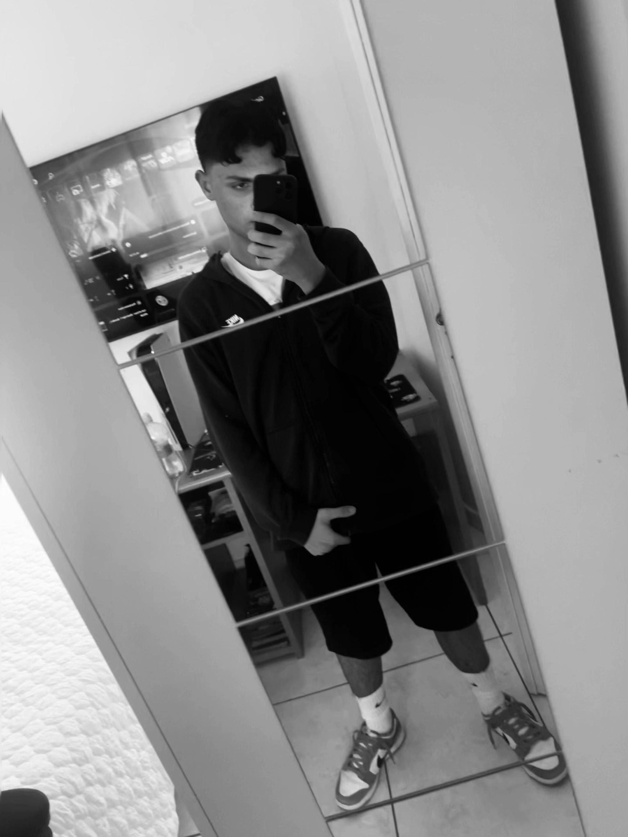 @𝒜𝓃𝒹𝓇ℯ𝒶 🇦🇱