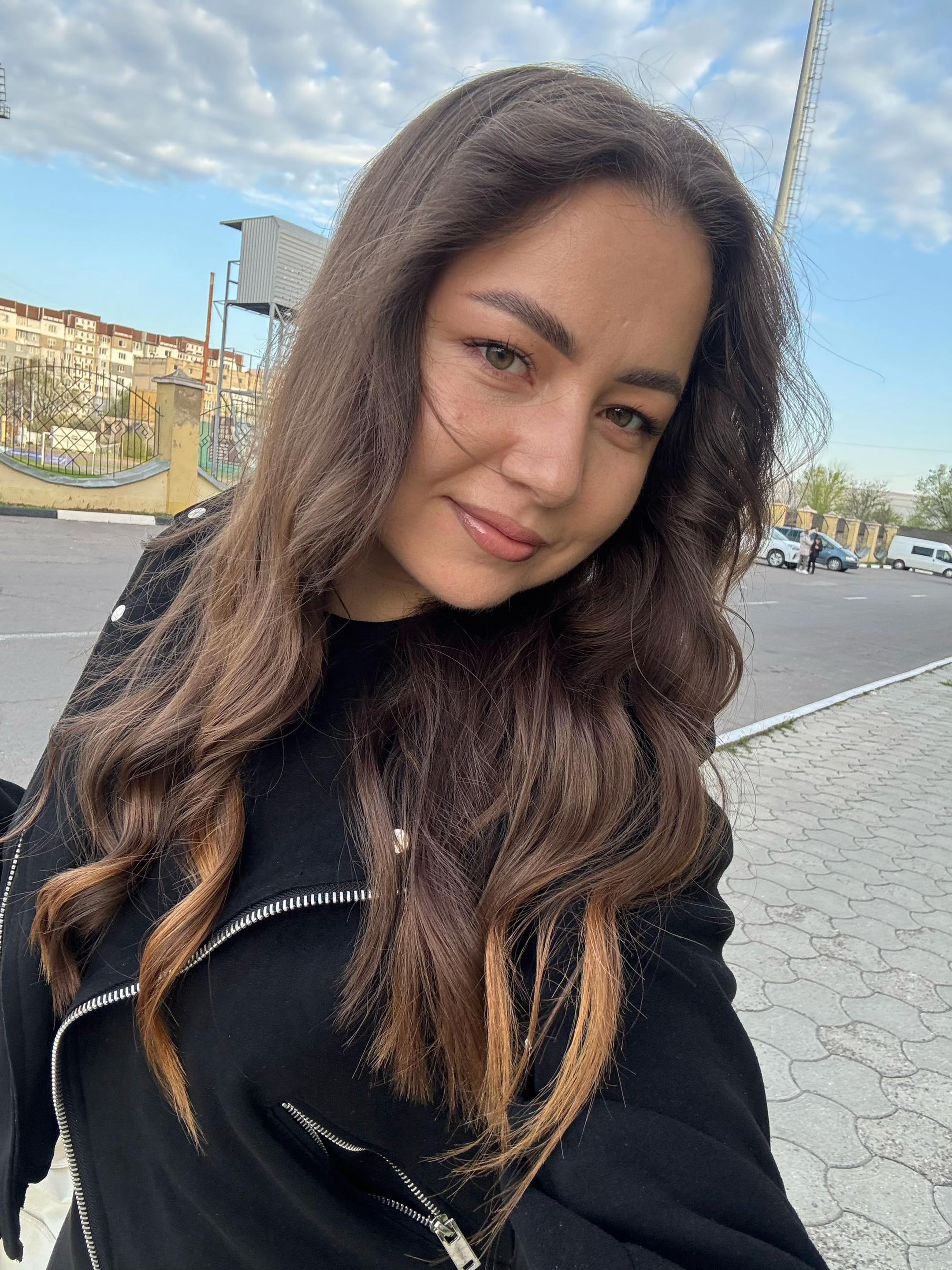 @Marcela 👑