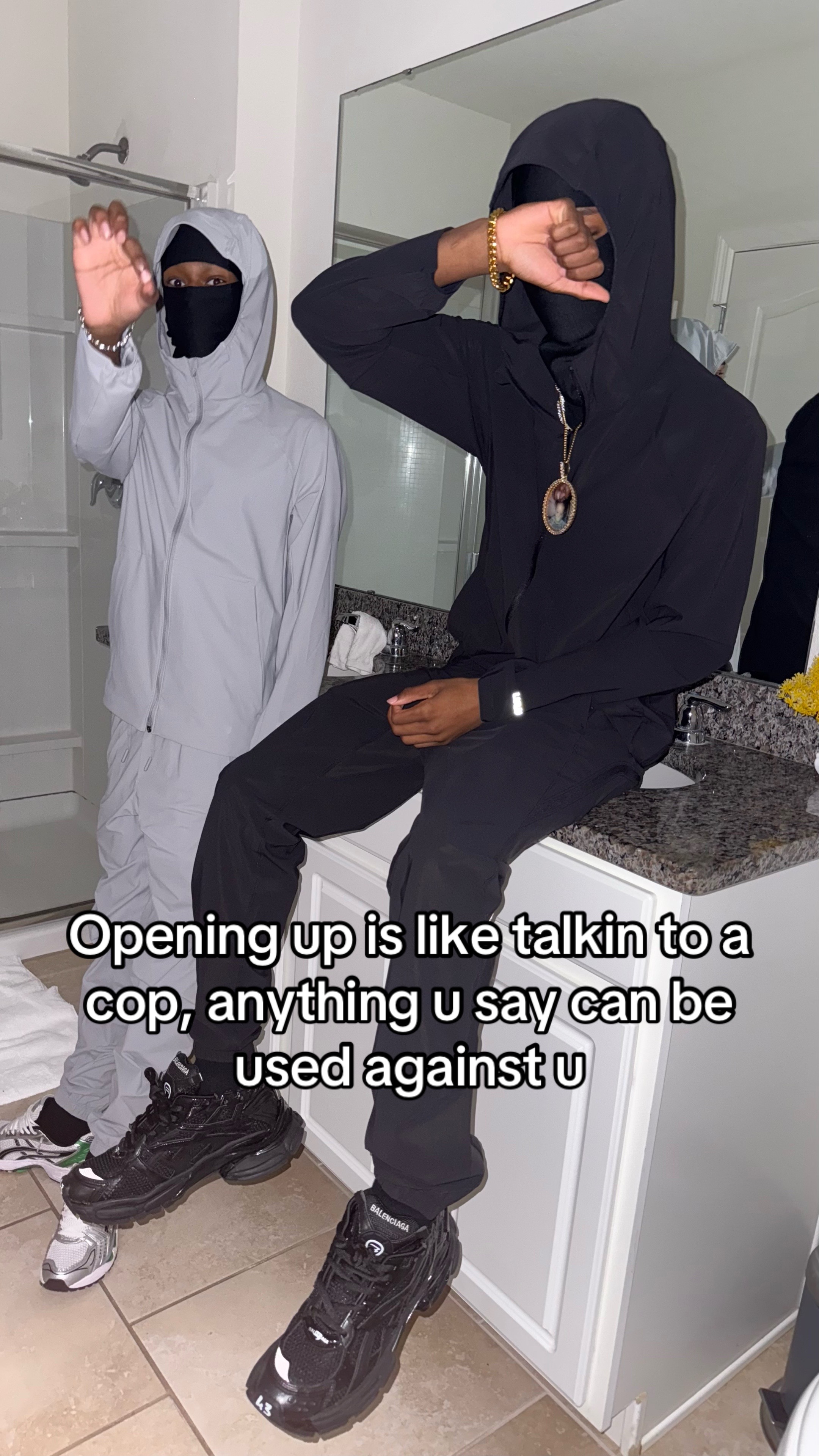 @⃟